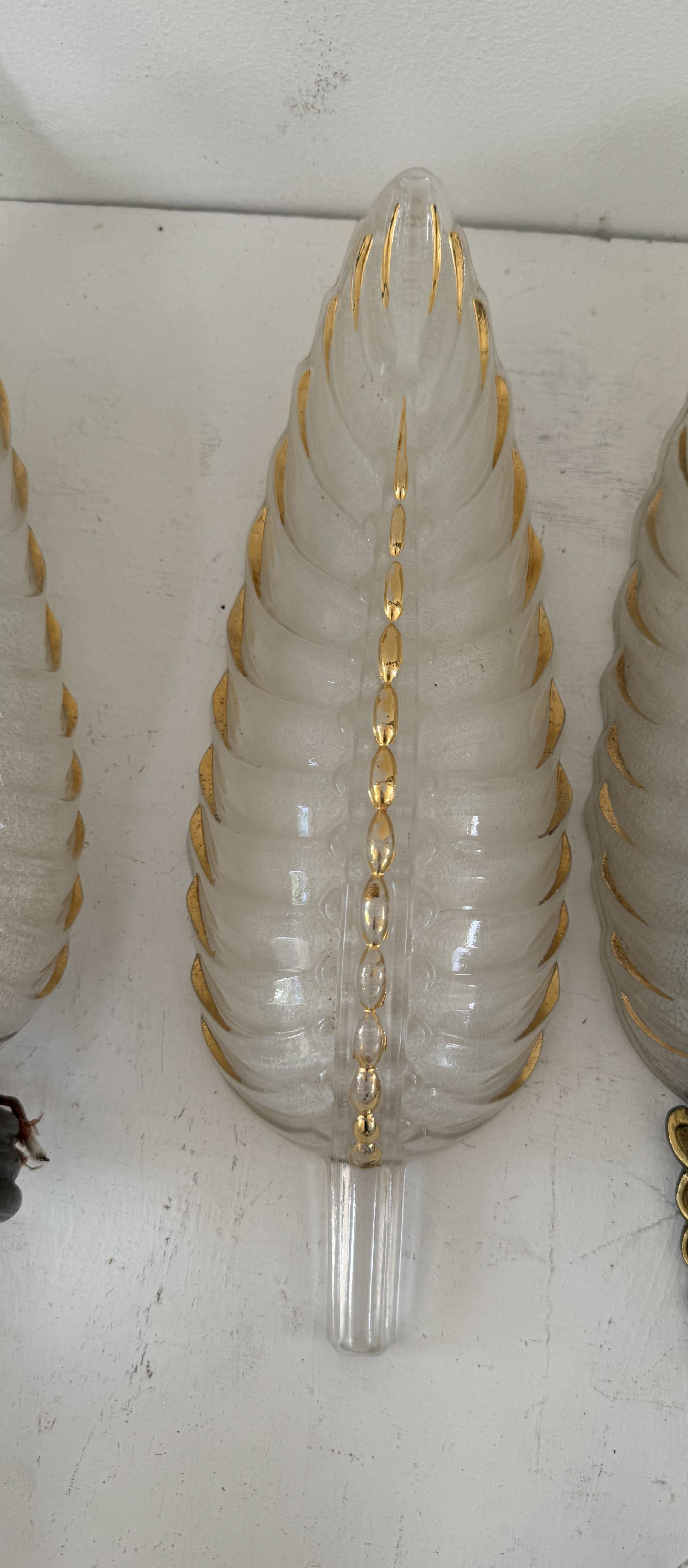 Metà XX secolo Cinque lampade Art Deco in ottone e vetro firmate Ezan, Francia, circa anni '40 in vendita