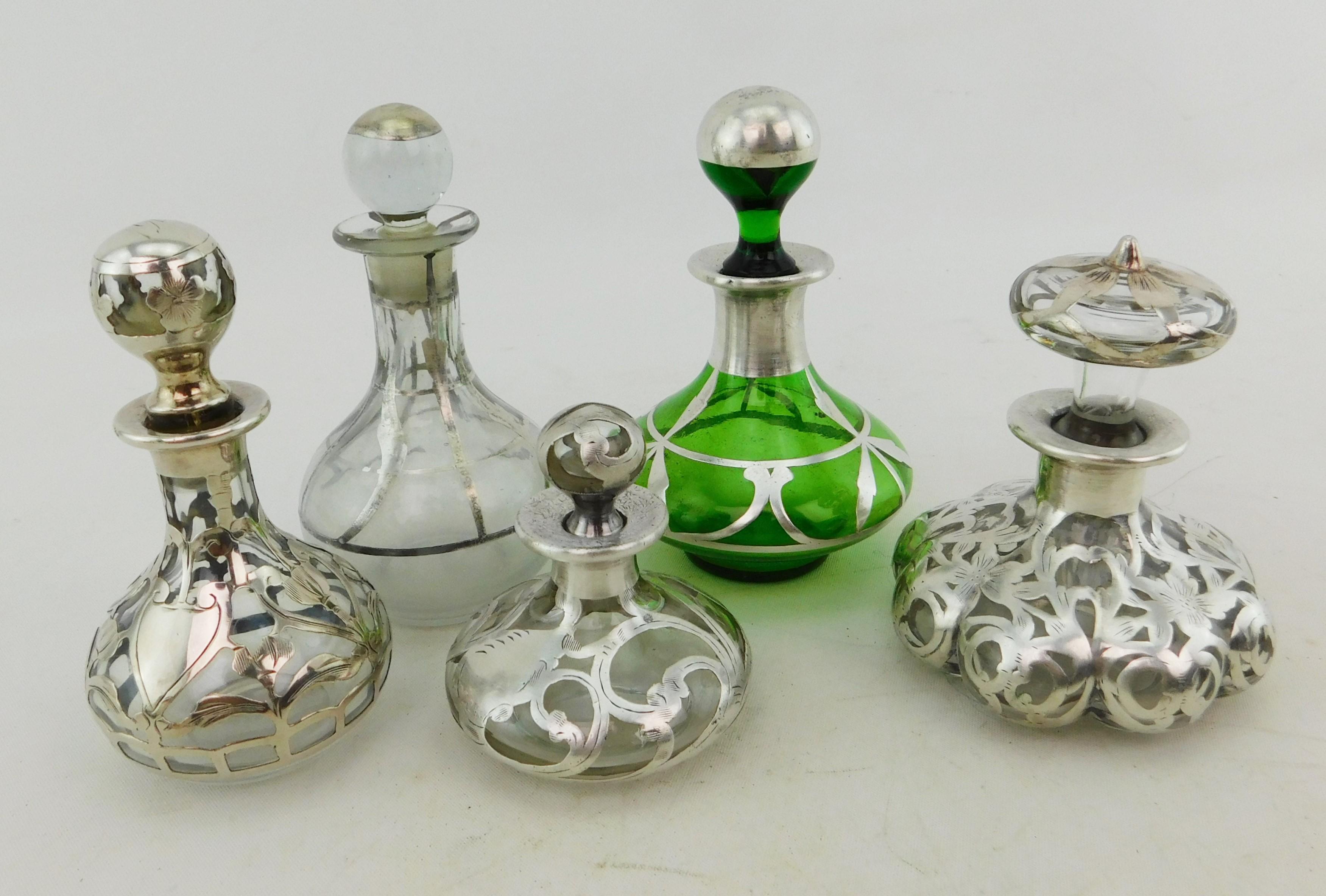 Fünf Jugendstil-Parfümflaschen um 1900 Silberauflage auf Glas 19. 9