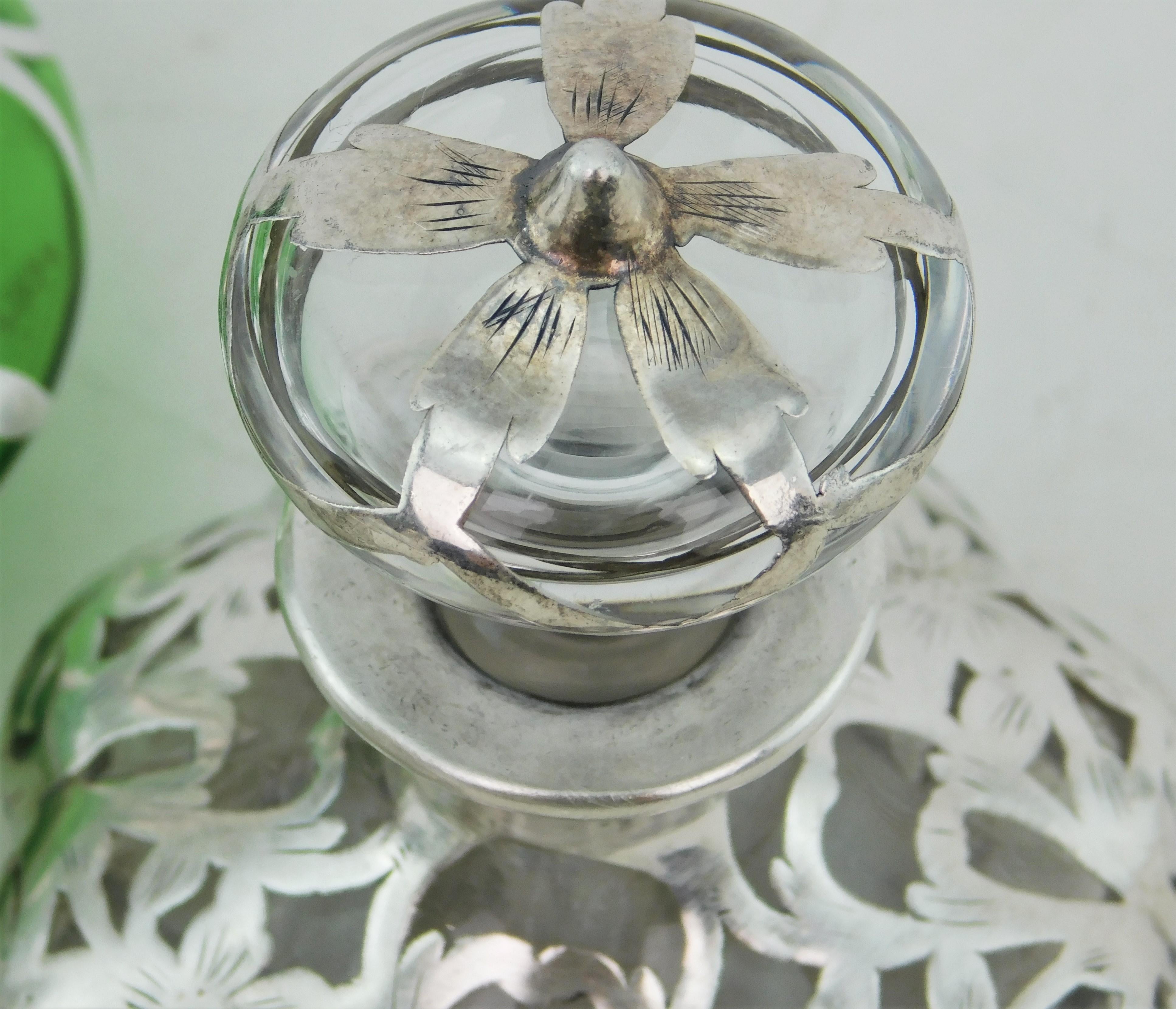 Fünf Jugendstil-Parfümflaschen um 1900 Silberauflage auf Glas 19. 11