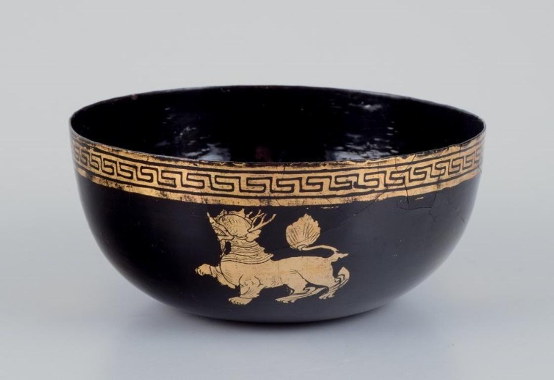 Five Asian bowls made of papier-mâché. Decorated in gold and black with traditional motifs.
First half of the 20th century.
In excellent condition.
Dimensions: D 12.7 cm x H 5.8 cm.