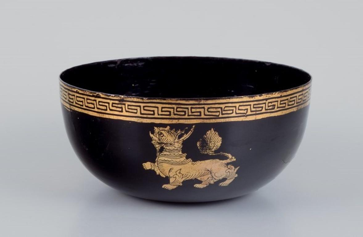 East Asian Five Asian bowls made of papier-mâché. Decorated in gold and black. For Sale
