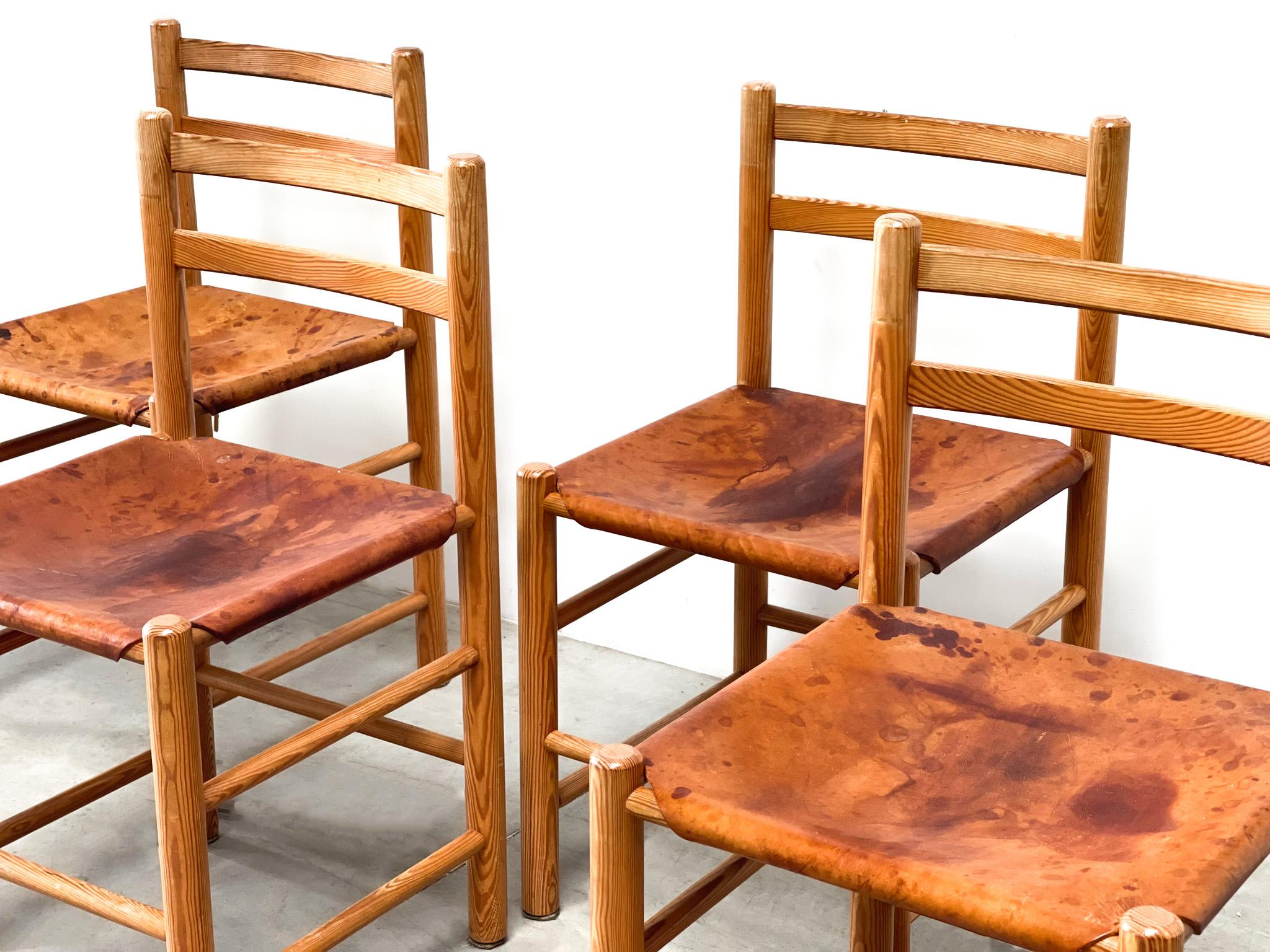 Five Ate van Apeldoorn patinated leather dining chairs In Good Condition In Nijlen, VAN