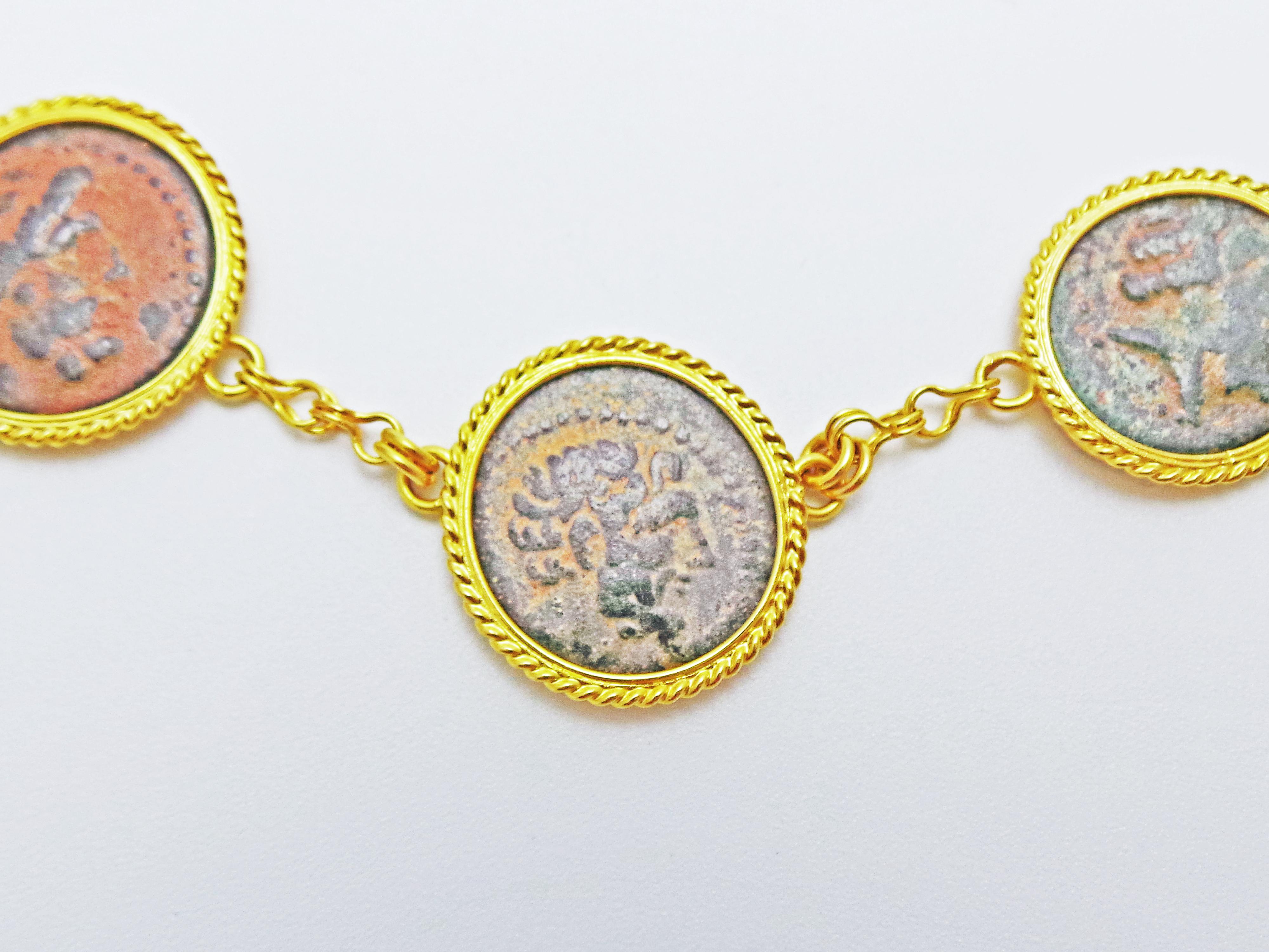 Contemporain Cinq authentiques pièces de monnaie hellénistiques anciennes et collier en or en vente