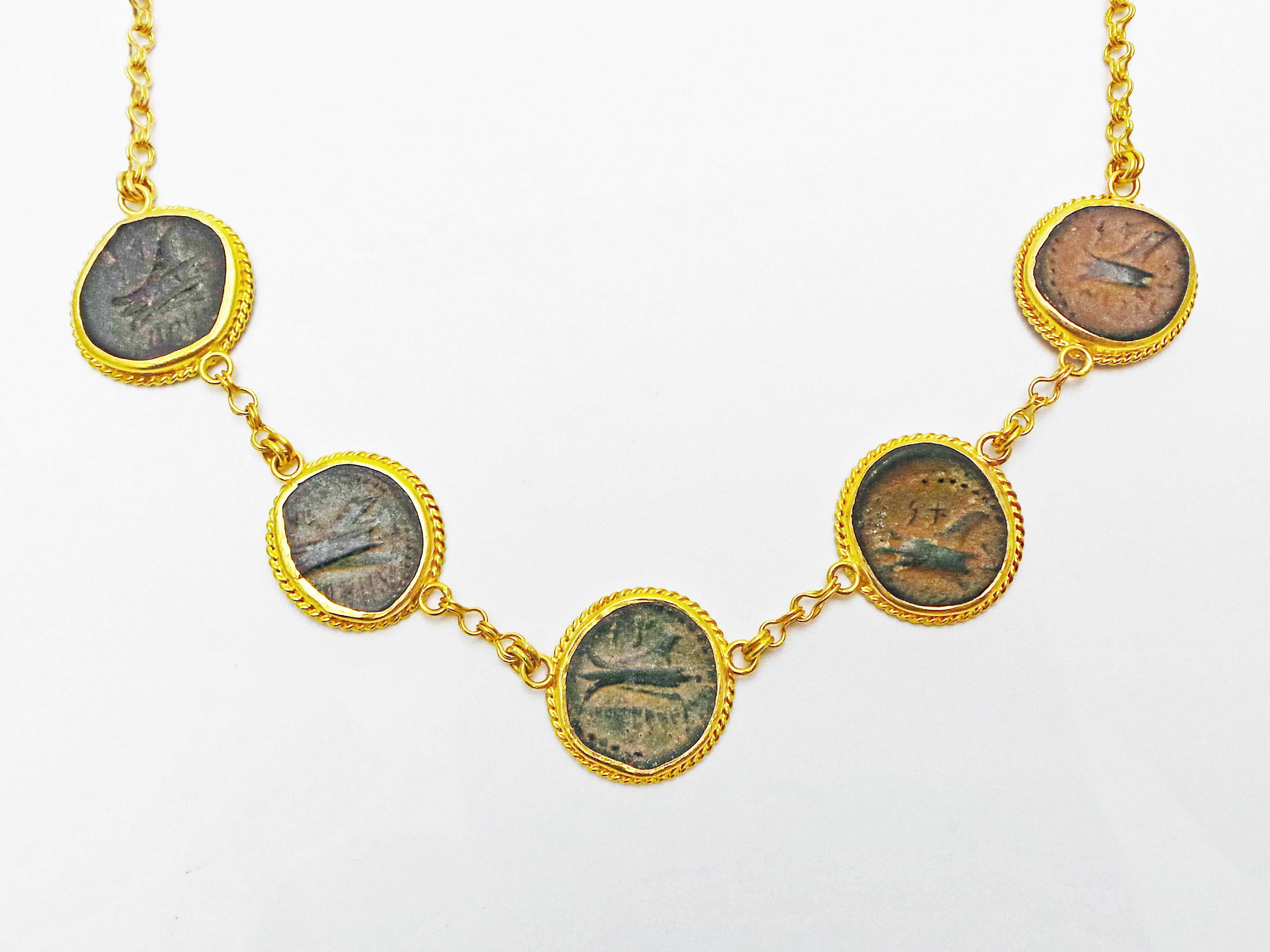 Fünf authentische antike hellenistische Münzen und Gold-Halskette Damen im Angebot
