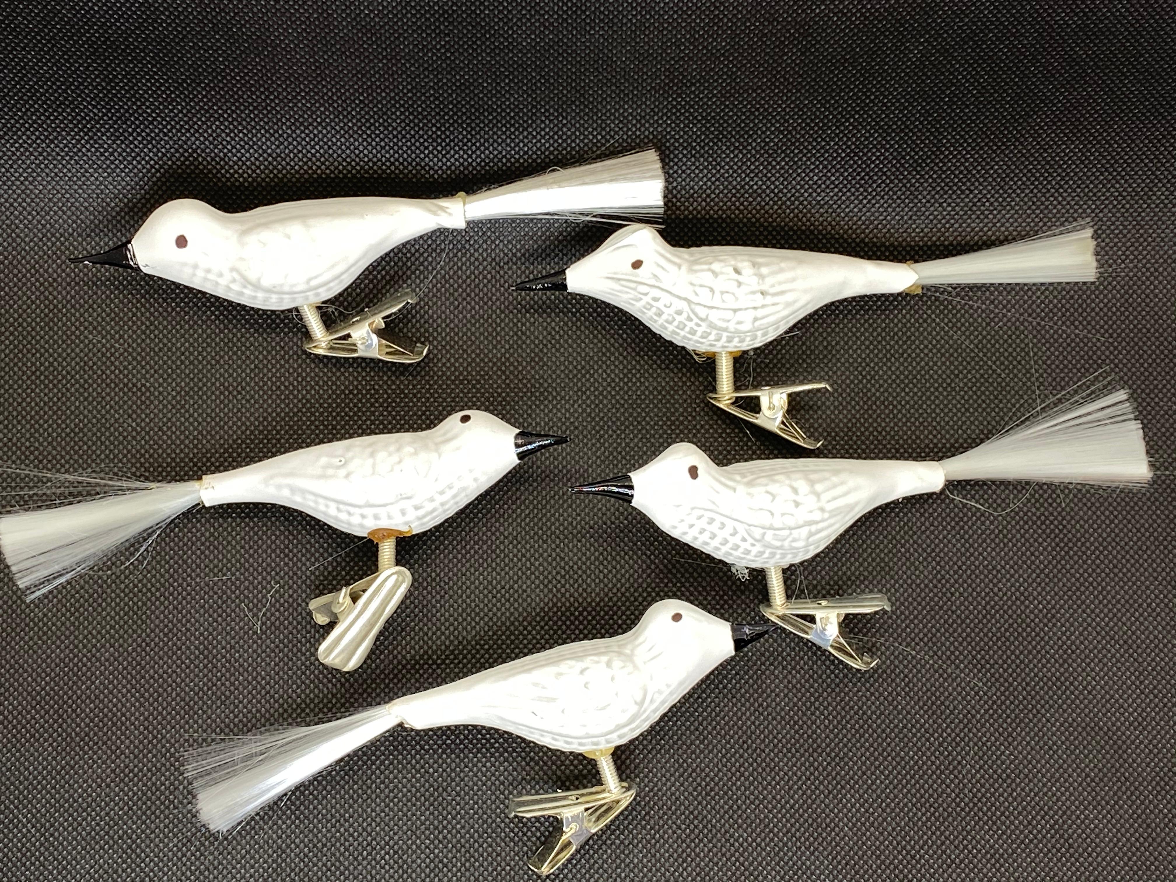 A rare vintage clip-on bird ornament collection. These ornaments, were made from ultra-thin hand blown glass, would be a great vintage addition for your Christmas, feather tree or sitting on a decorative branch in your bathroom or hall way.
 
