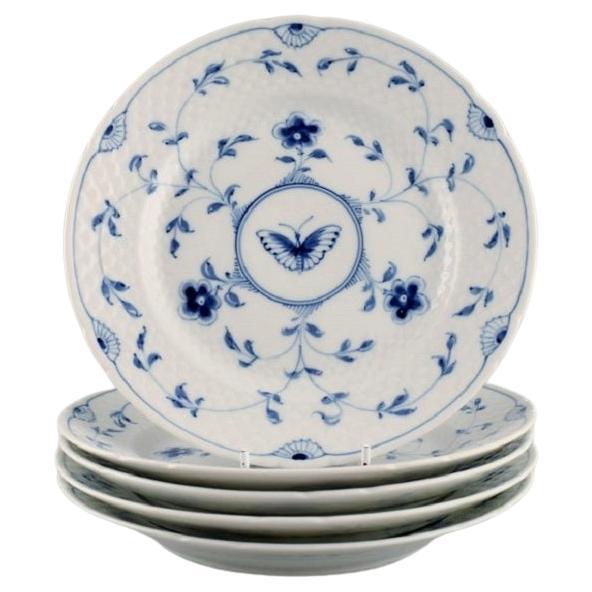 Cinq assiettes à déjeuner Butterfly de Bing & Grøndahl en porcelaine peinte à la main