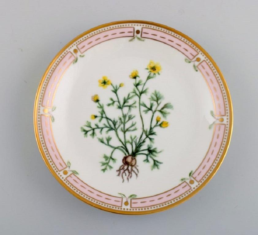Five Bing & Grøndahl Porcelain Plates with Hand-Painted Flowers, 1920s/30s In Excellent Condition In Copenhagen, DK