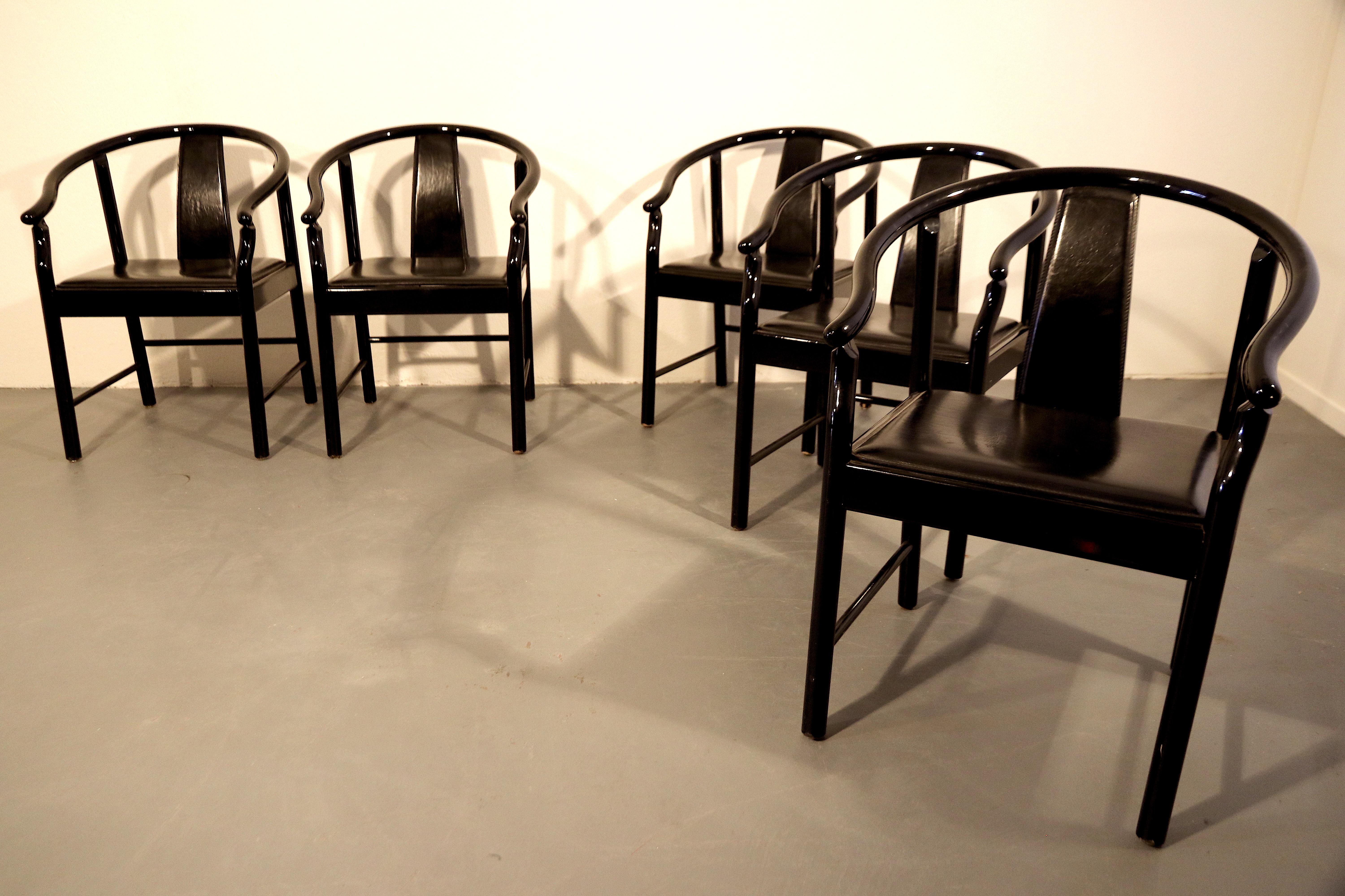 Set of five - 5 - beautifully shaped and very chic high-gloss black lacquered dining chairs made of solid bent wood, and a seat and back upholstered in an evenly high gloss black calf leather. They are all in an excellent condition. This listing is