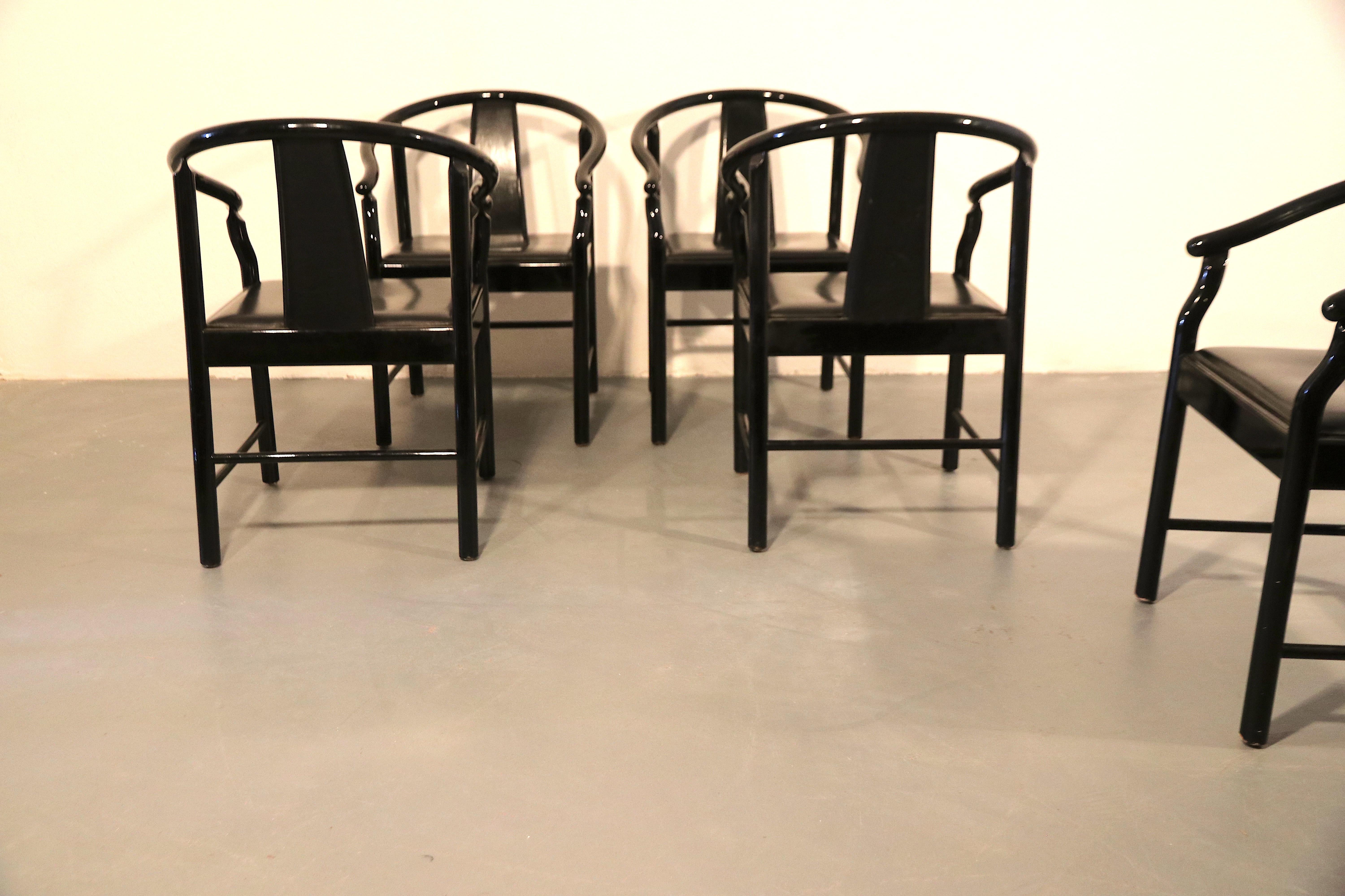 Five Black Lacquered Dining Chairs, Very Similar to the China Chair In Good Condition For Sale In Amsterdam, NL