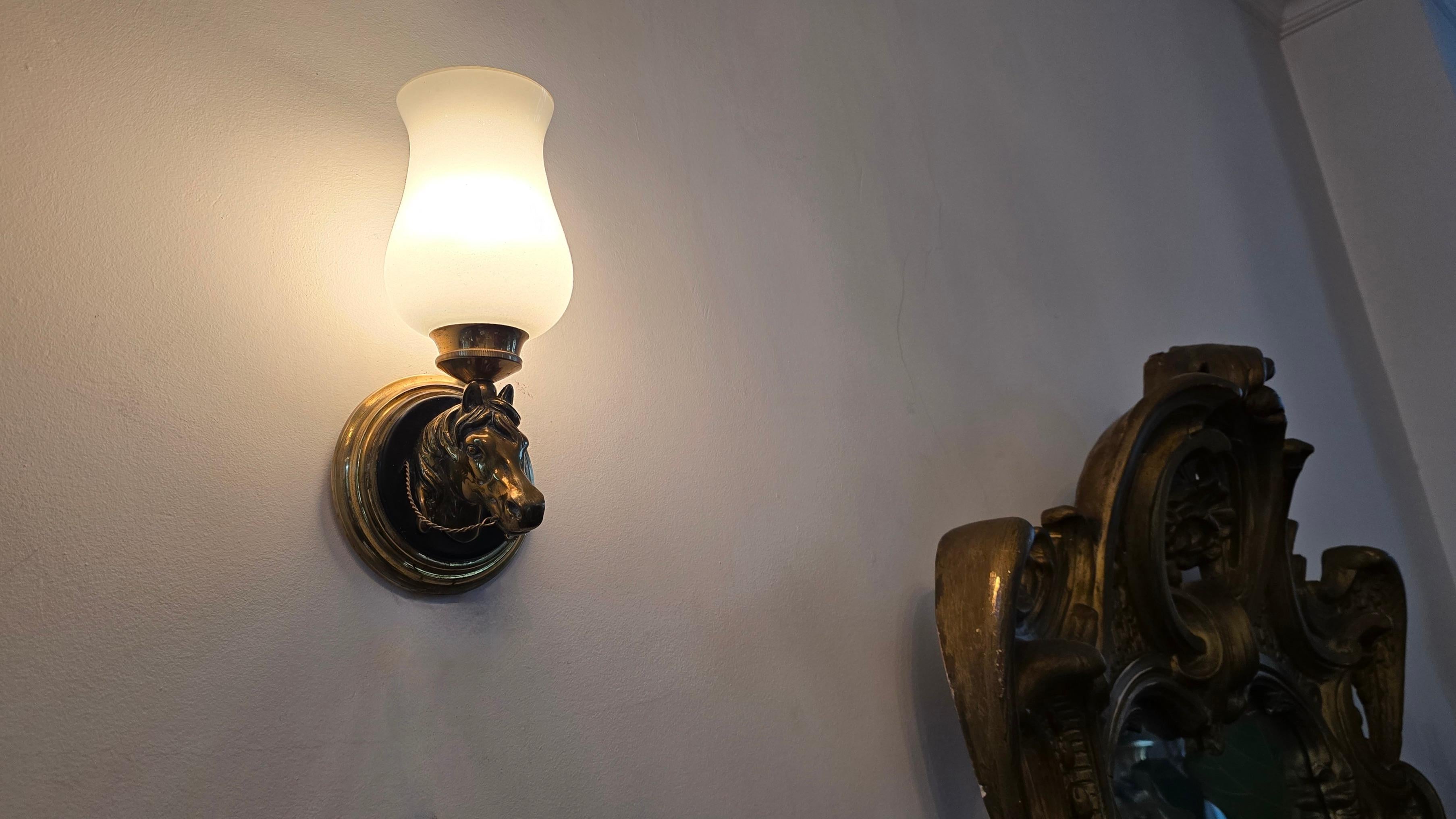 Cinque lampade da parete a testa di cavallo in bronzo in vendita 3