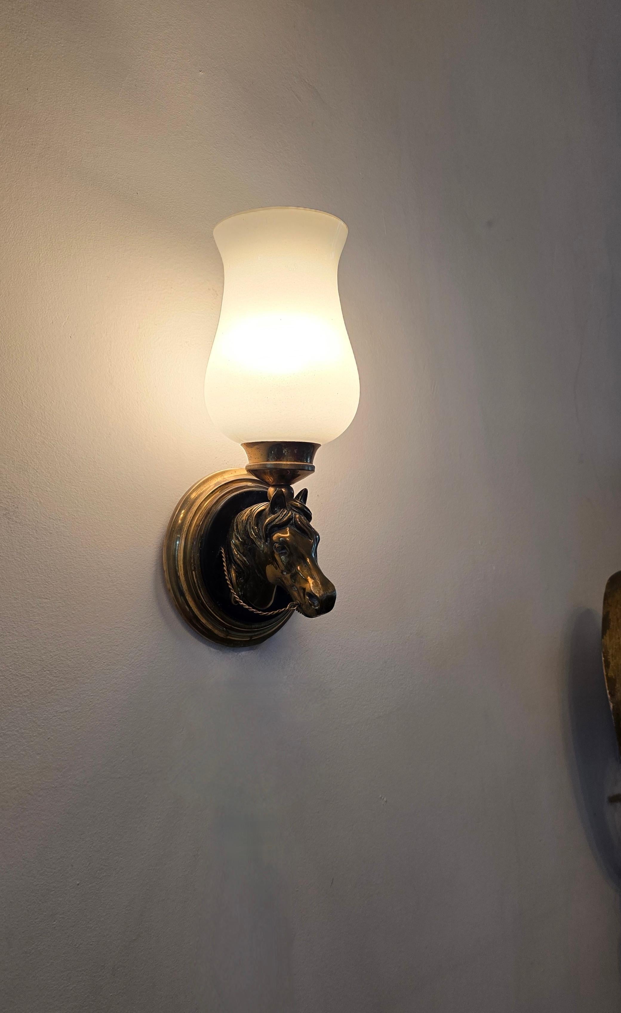 Cinque lampade da parete a testa di cavallo in bronzo in vendita 2