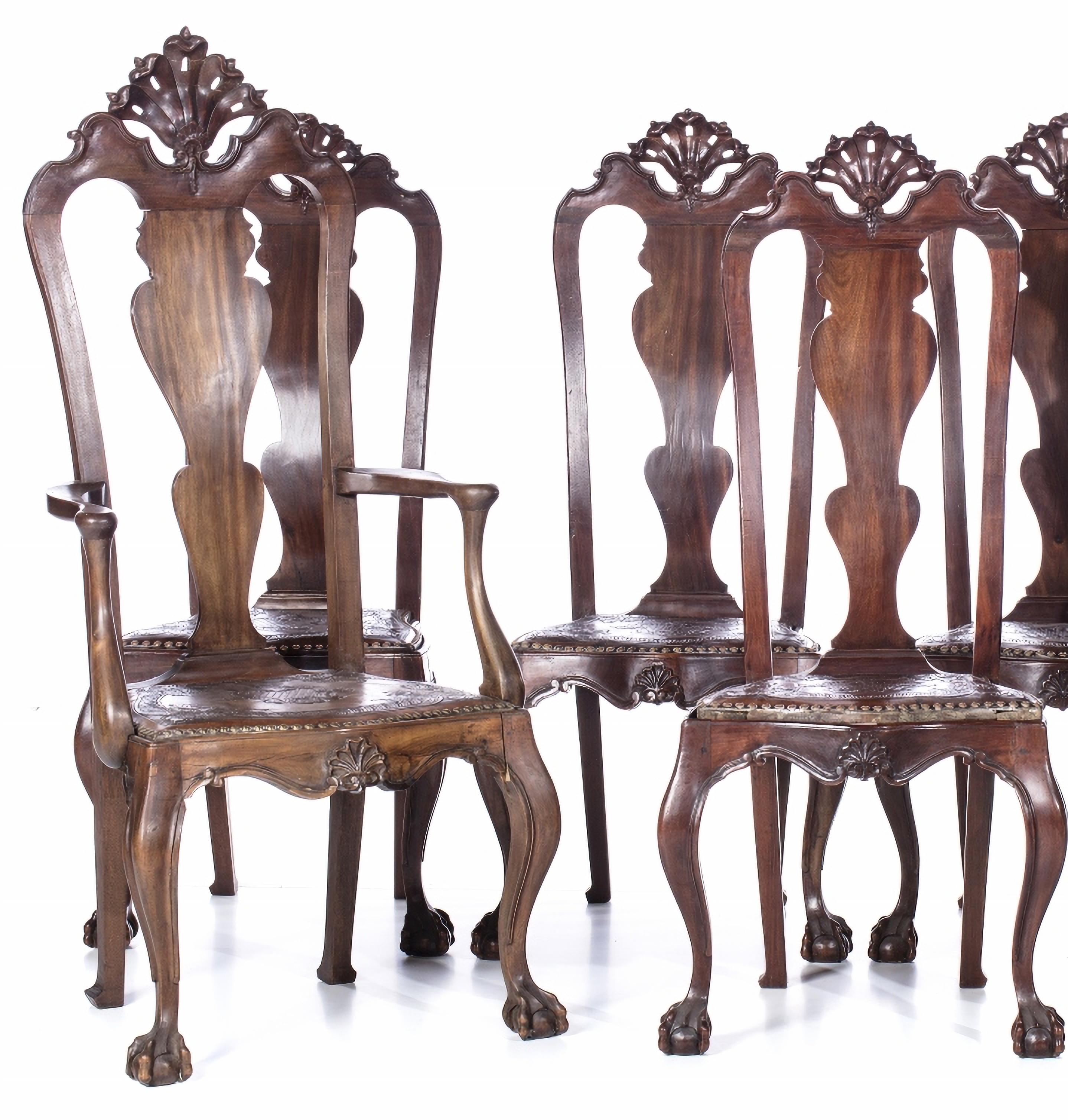 Five chairs and two armchairs
Portuguese of the 18th century
in carved wood, hollow back, seats in carved leather with studs.
Small defects.
Dim.: (larger) 133 x 64 x 44 cm.

THE PRICE IS FOR THE SET