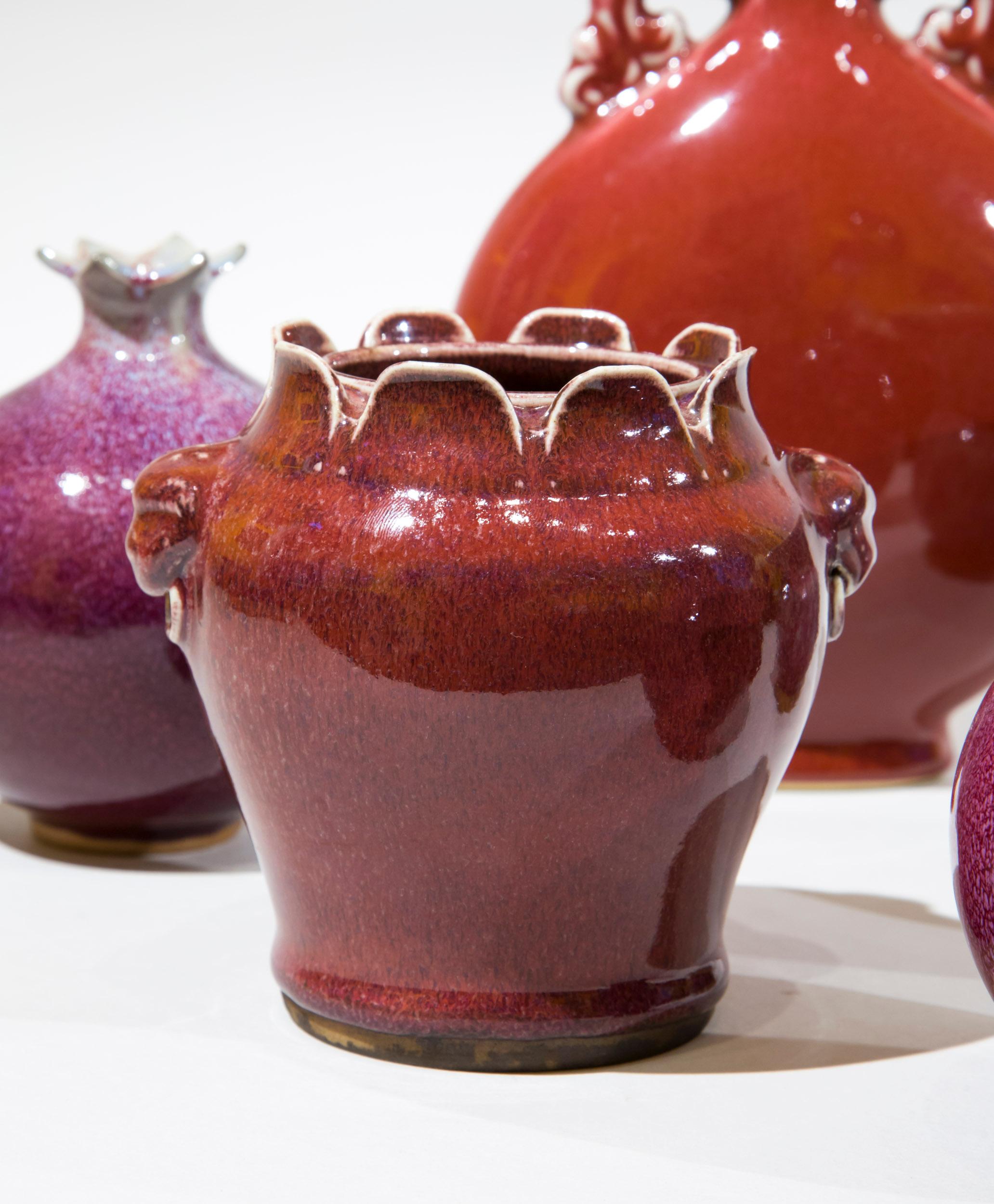 A highly decorative collection of five flambé and sang de boeuf glazed vessels of various shapes

China, 20th century.

Measurements
Height 21 cm / 8.25 in.

  