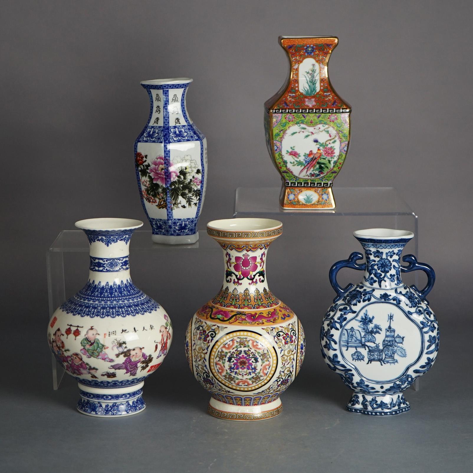 Cinq vases en porcelaine chinoise du 20e siècle.

Bleu, Whiting - 9 1/4