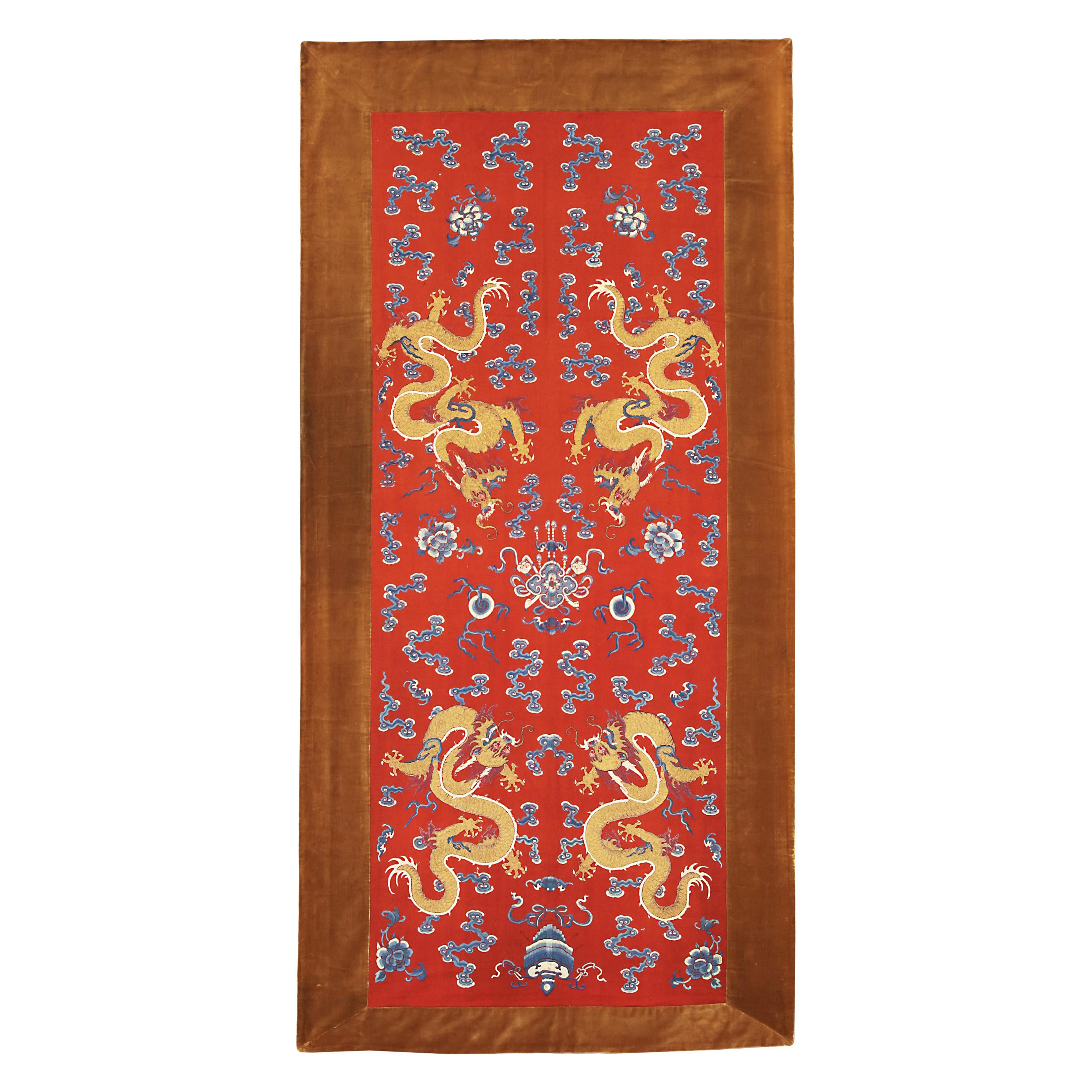 Textile chinois à cinq dragons à griffes en soie et fil métallique brodé