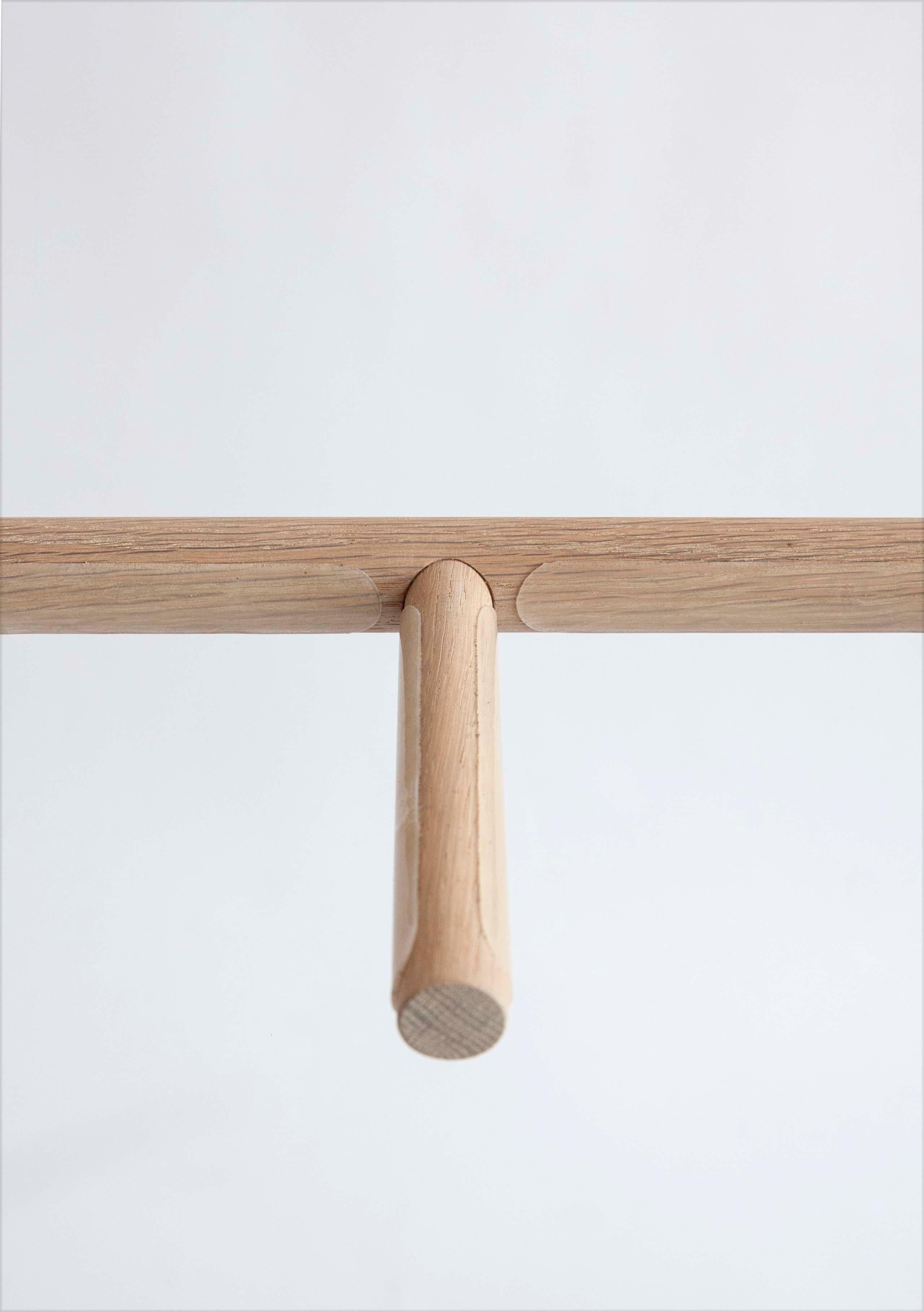 Five Count Guitar Stand in Modern Modern Minimal White Oak (stand de guitare à cinq pièces en chêne blanc) Neuf - En vente à Oakland, CA