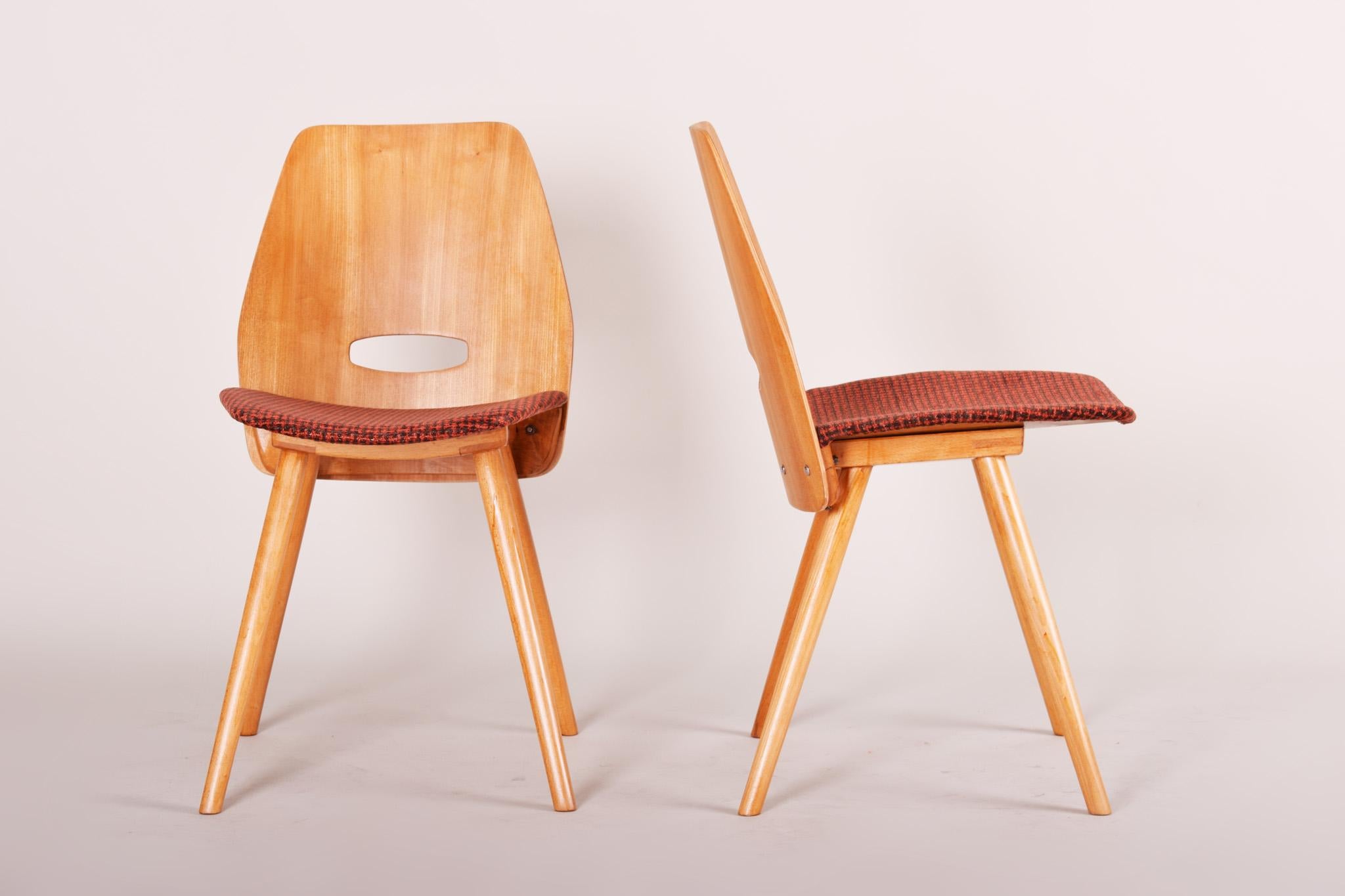 Milieu du XXe siècle Cinq chaises de salle à manger tchèques du milieu du siècle, fabriquées dans les années 1950 par Tatra Nbytok, Jirk en vente