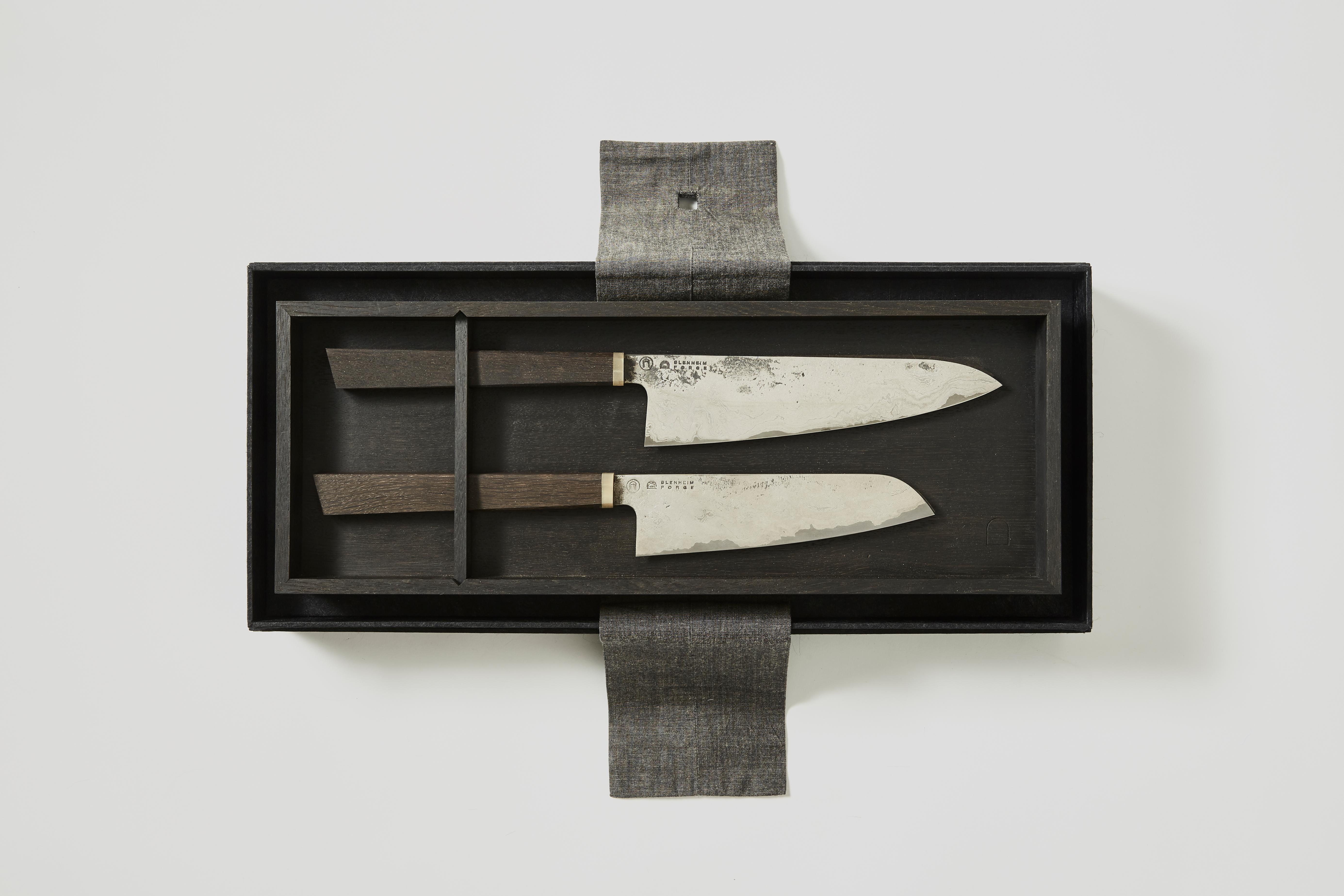 Five Damascus Steel Knife Set with 3000-5000 Year-Old Bog-Oak Display Box For Sale 5