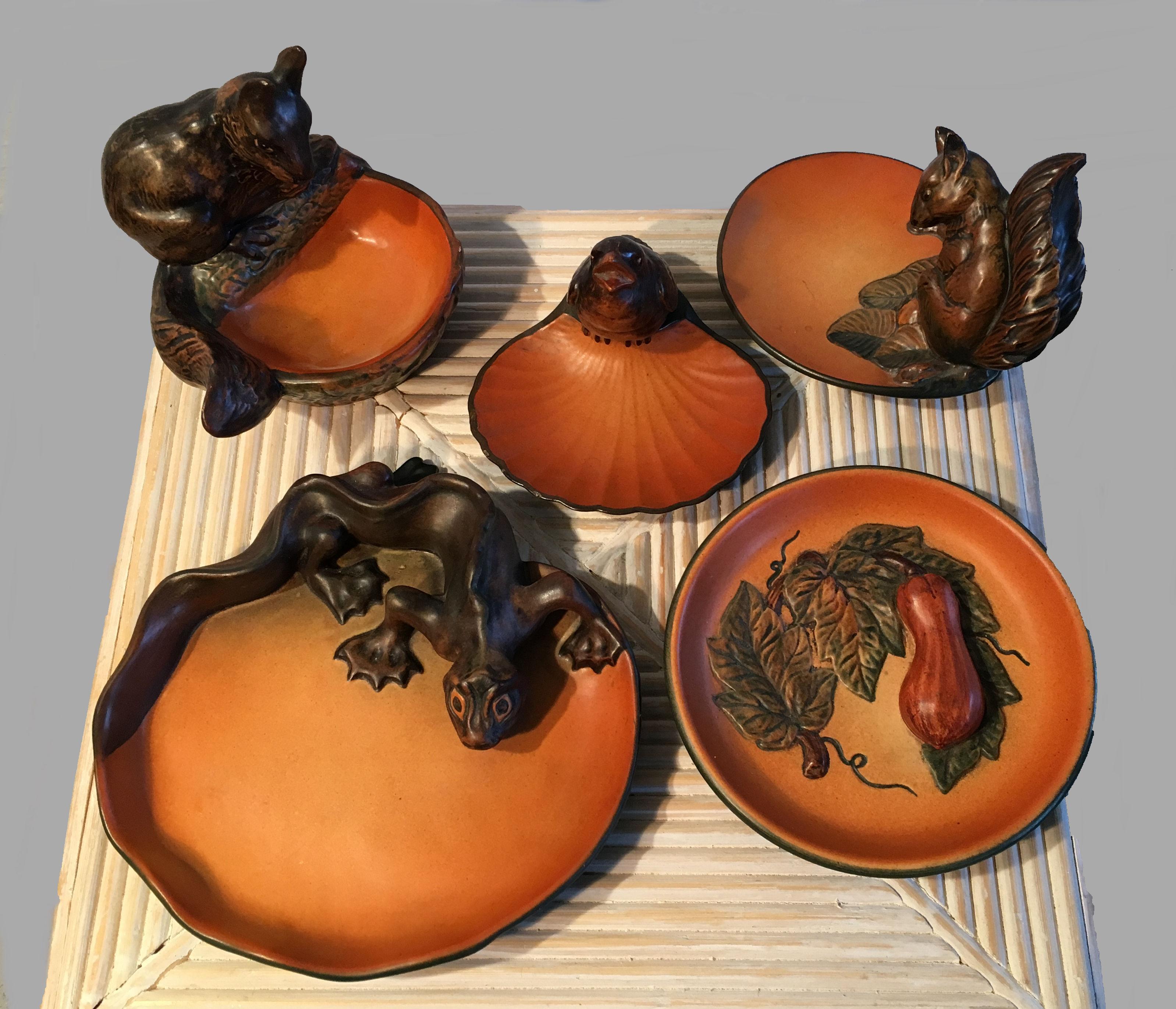 1930s set of five Danish Art Nouveau bowls by P. Ibsens Enke.

Set of five small decorative bowls in excellent condition with animal / fruit decorations designed circa 1905 by the famous Danish artist Thorvald Bindesbøll.

Thorvald Bindesbøll