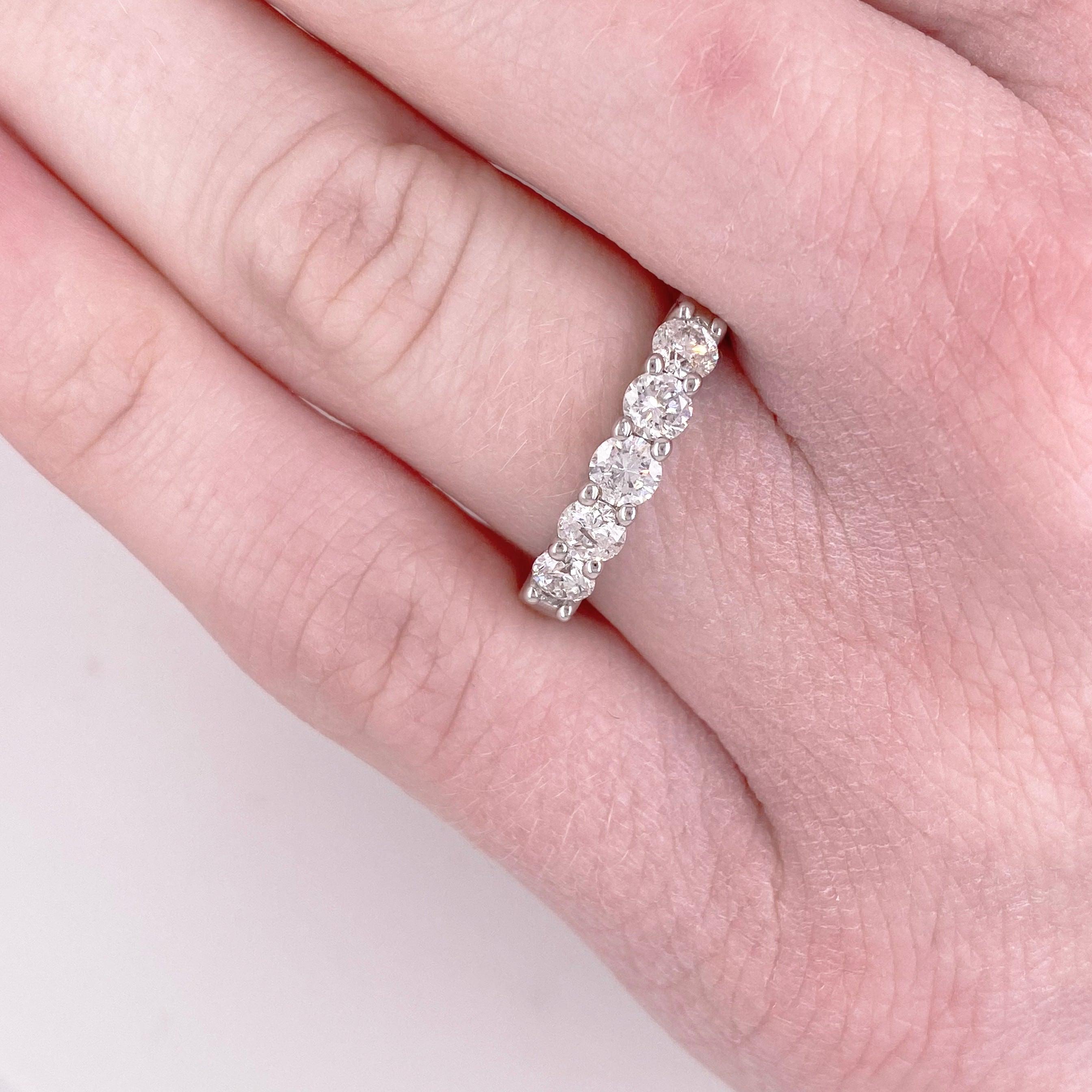 Im Angebot: Fünf-Diamant-Bandring, Weißgold, 1,00 Karat Diamanten, Ehering () 2