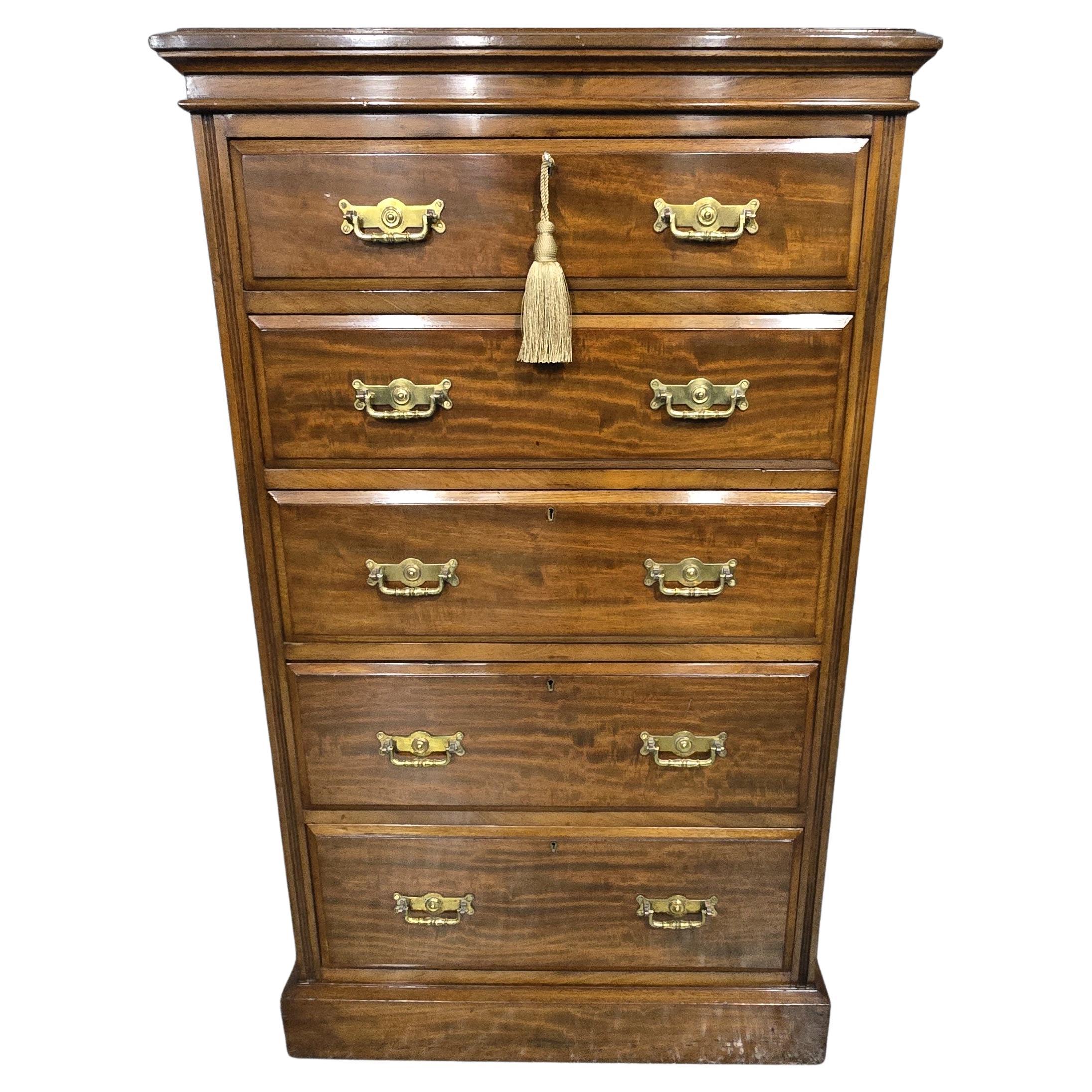 Cassapanca a cinque cassetti in mogano di Maples in vendita