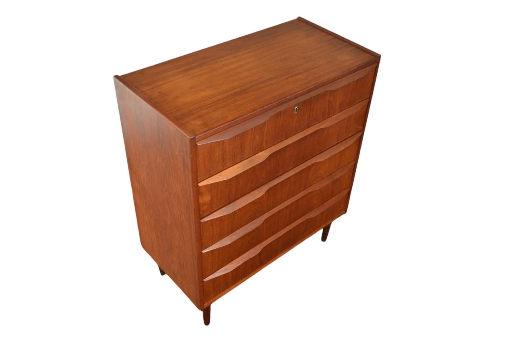 Comò a cinque cassetti Tibergaard Highboy in teak In condizioni buone in vendita a Berkeley, CA