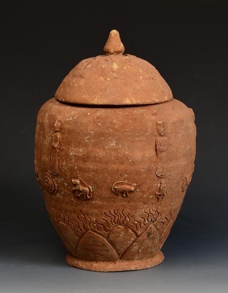 Five Dynasties, Antique Chinese Pottery Lotus Jar For Sale 9
