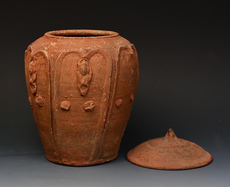 Fünf Dynastie- Lotusgefäß, antikes chinesisches Keramikgefäß (Chinesisch) im Angebot