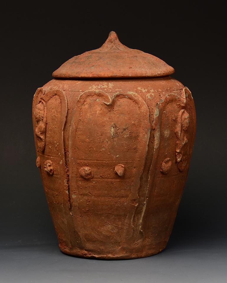 Fünf Dynastie- Lotusgefäß, antikes chinesisches Keramikgefäß (18. Jahrhundert und früher) im Angebot