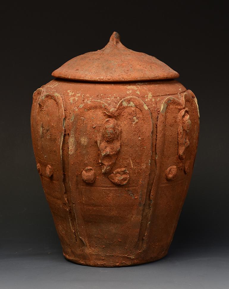 Fünf Dynastie- Lotusgefäß, antikes chinesisches Keramikgefäß (Töpferwaren) im Angebot