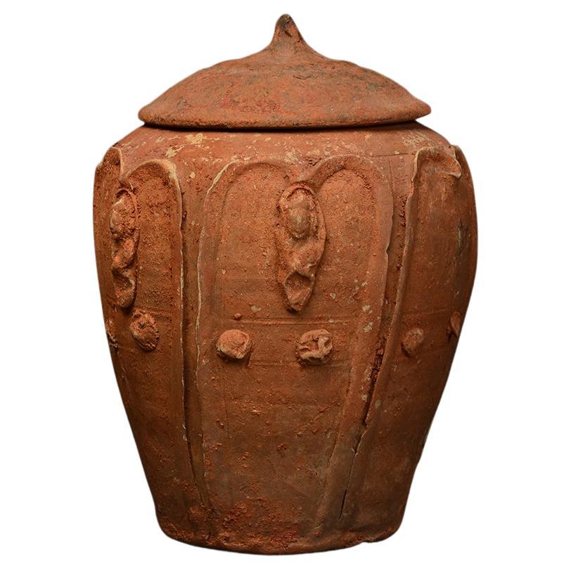 Fünf Dynastie- Lotusgefäß, antikes chinesisches Keramikgefäß im Angebot