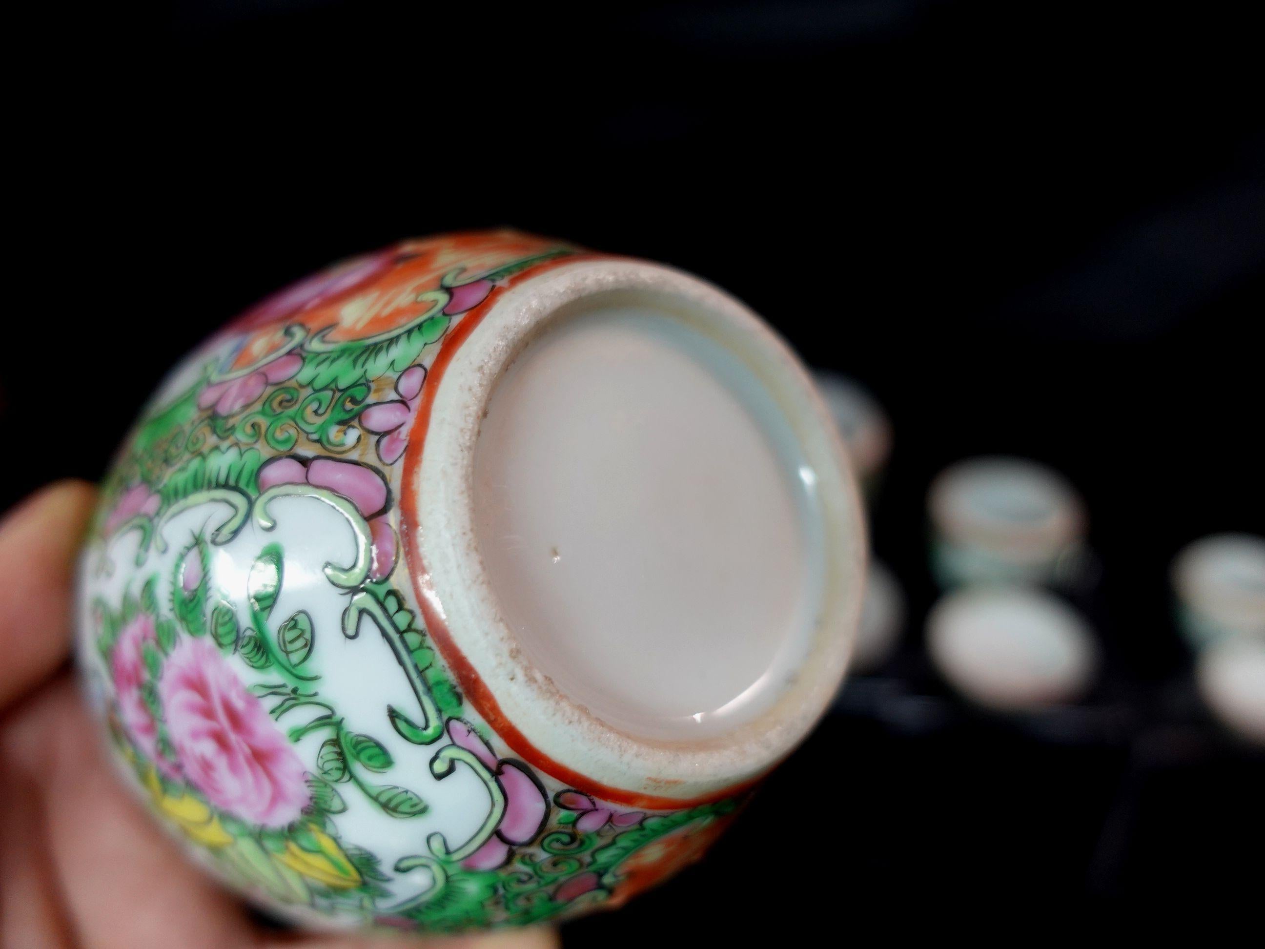 Five Famille Rose Export Porcelain Barrel-Form Covered Boxes, Early 19th Century For Sale 9