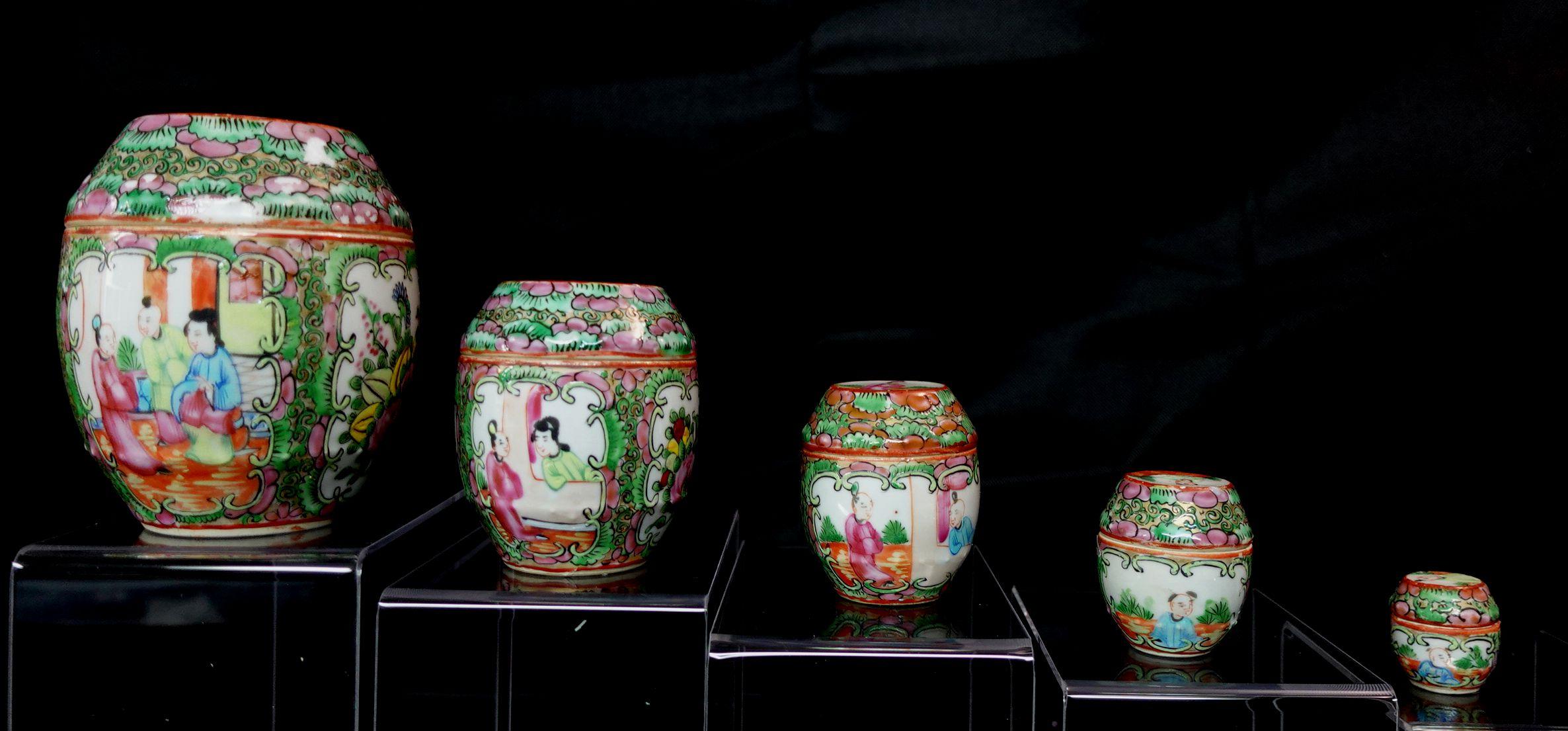 Qing Five Famille Rose Export Porcelain Barrel-Form Covered Boxes, Early 19th Century For Sale