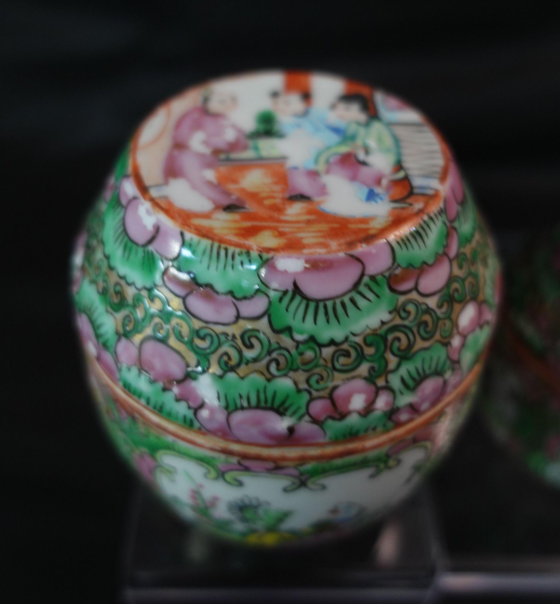 Five Famille Rose Export Porcelain Barrel-Form Covered Boxes, Early 19th Century For Sale 2