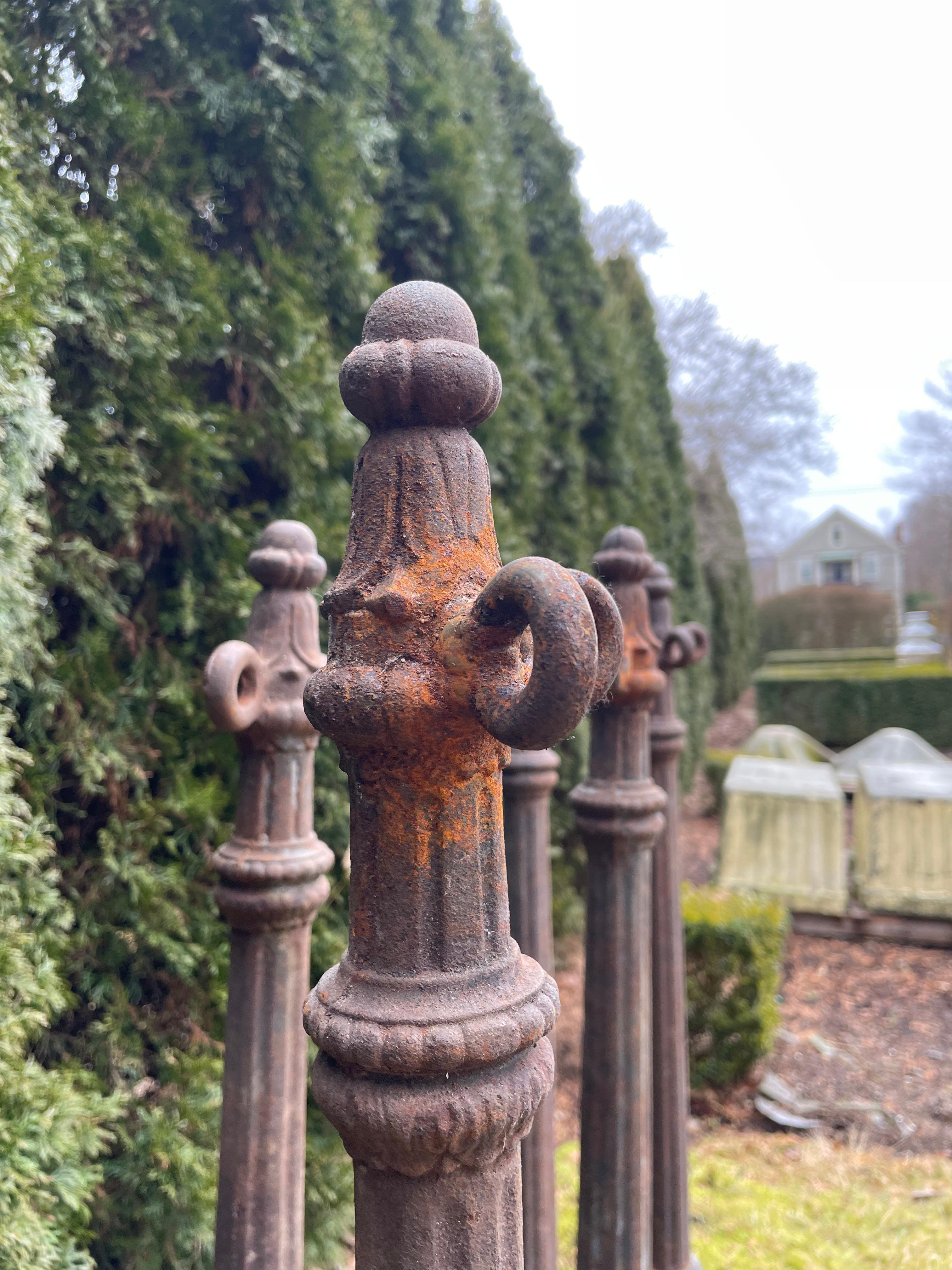 Five French Cast Iron Bollards with Elaborate Original Chain and Rosettes For Sale 4