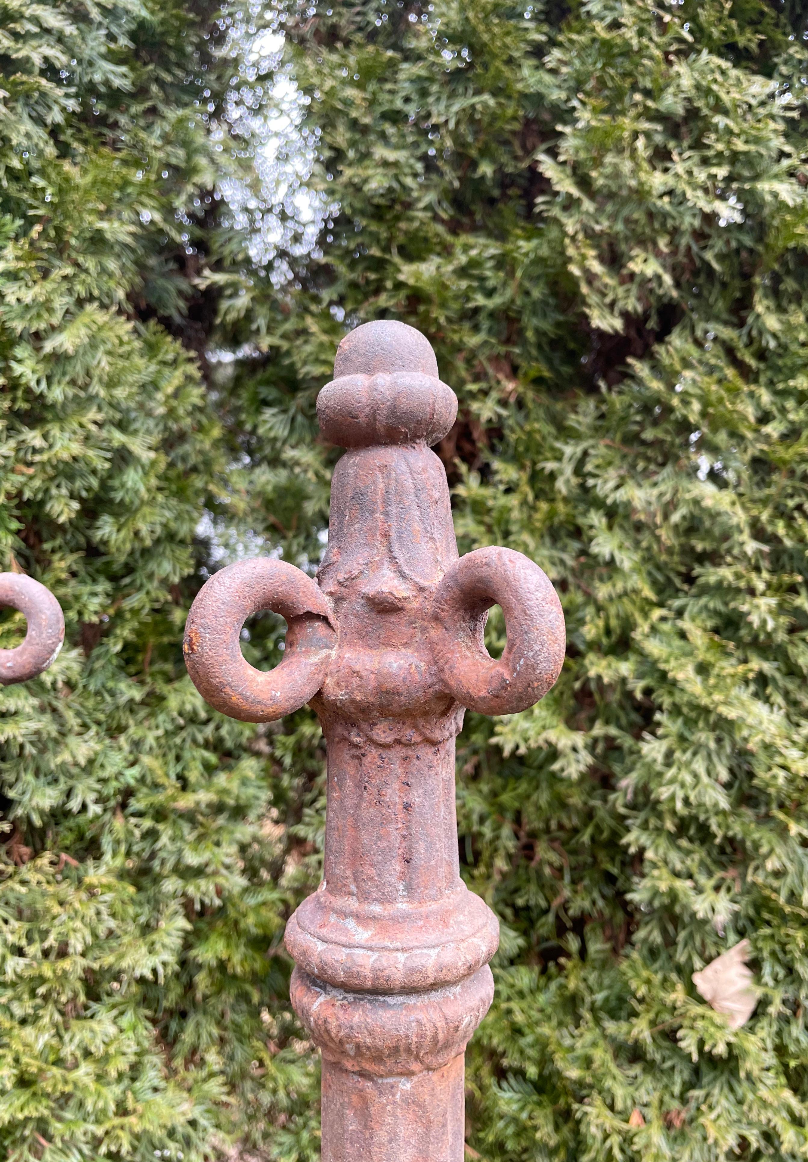 Five French Cast Iron Bollards with Elaborate Original Chain and Rosettes For Sale 7