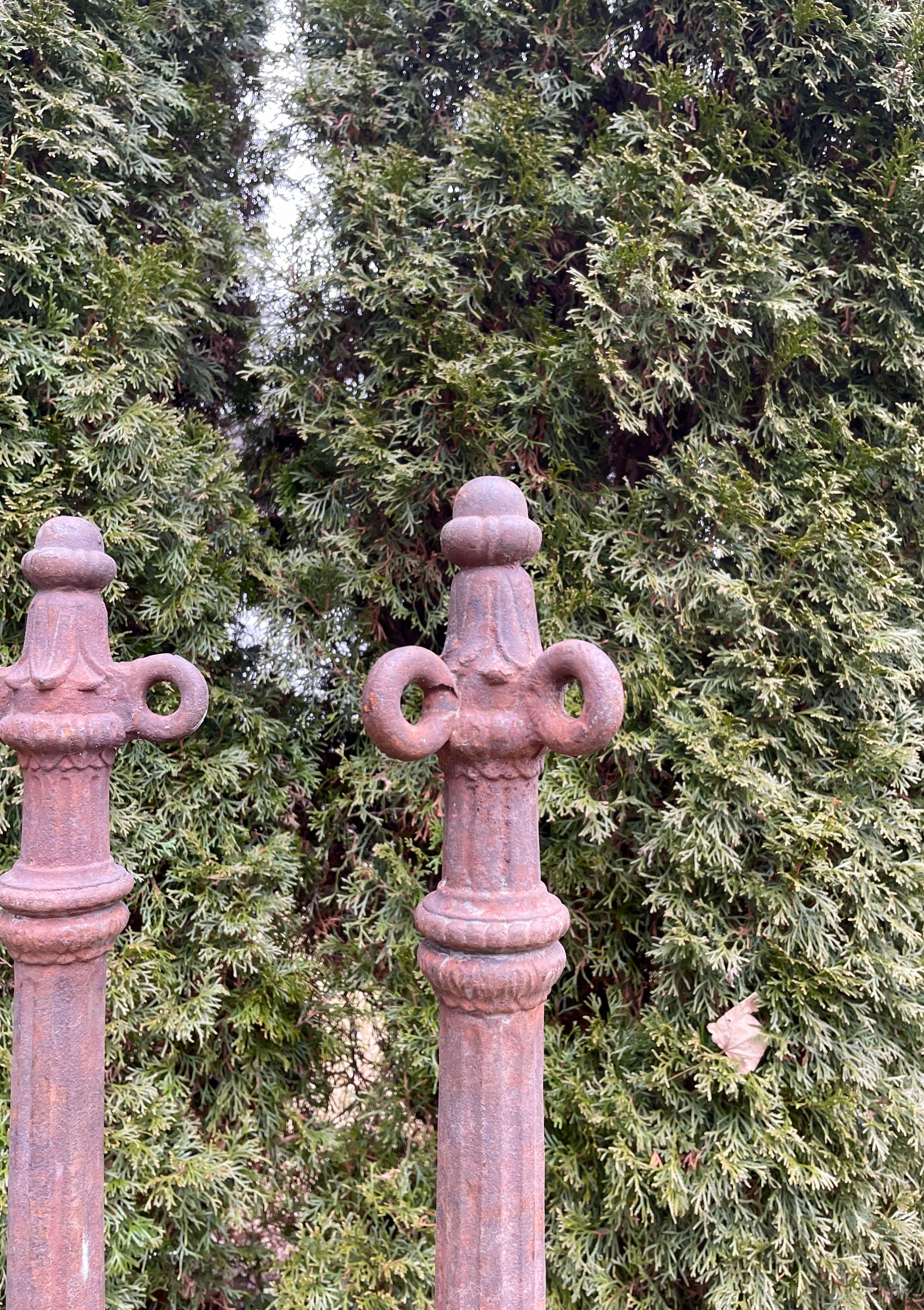 Five French Cast Iron Bollards with Elaborate Original Chain and Rosettes For Sale 1