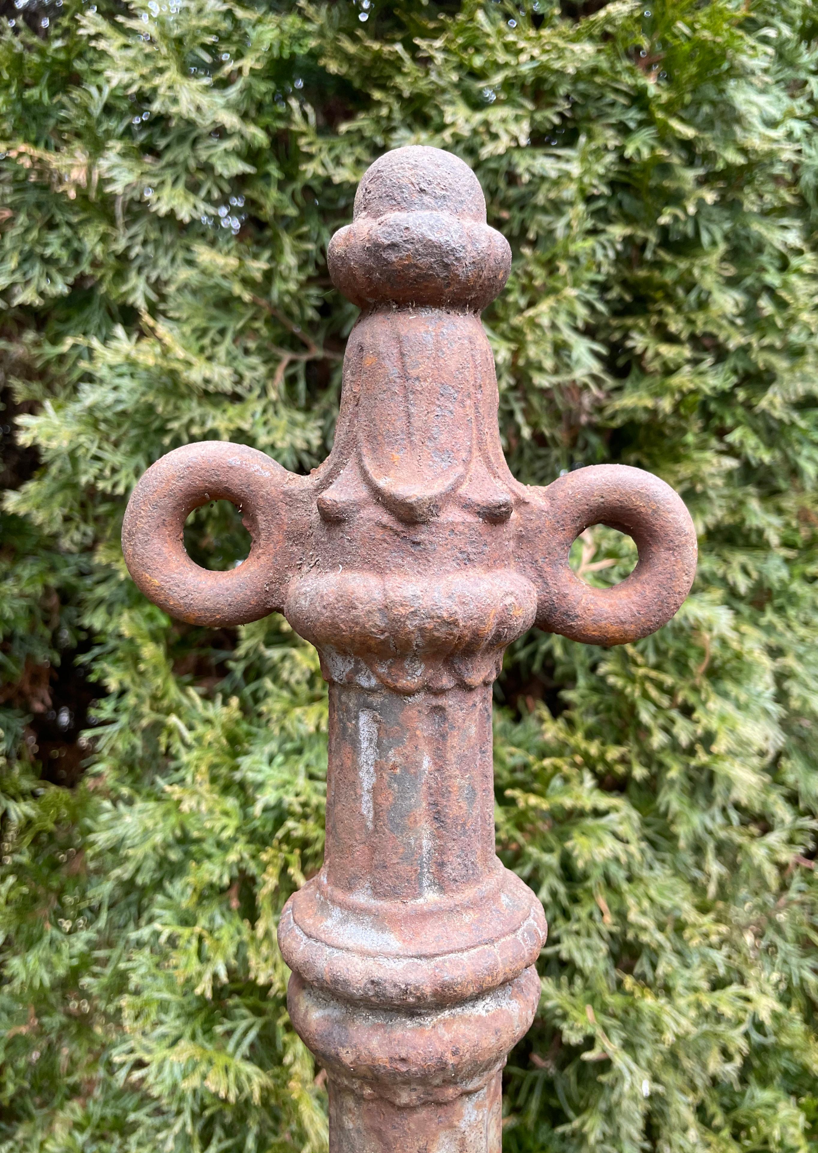 Five French Cast Iron Bollards with Elaborate Original Chain and Rosettes For Sale 3