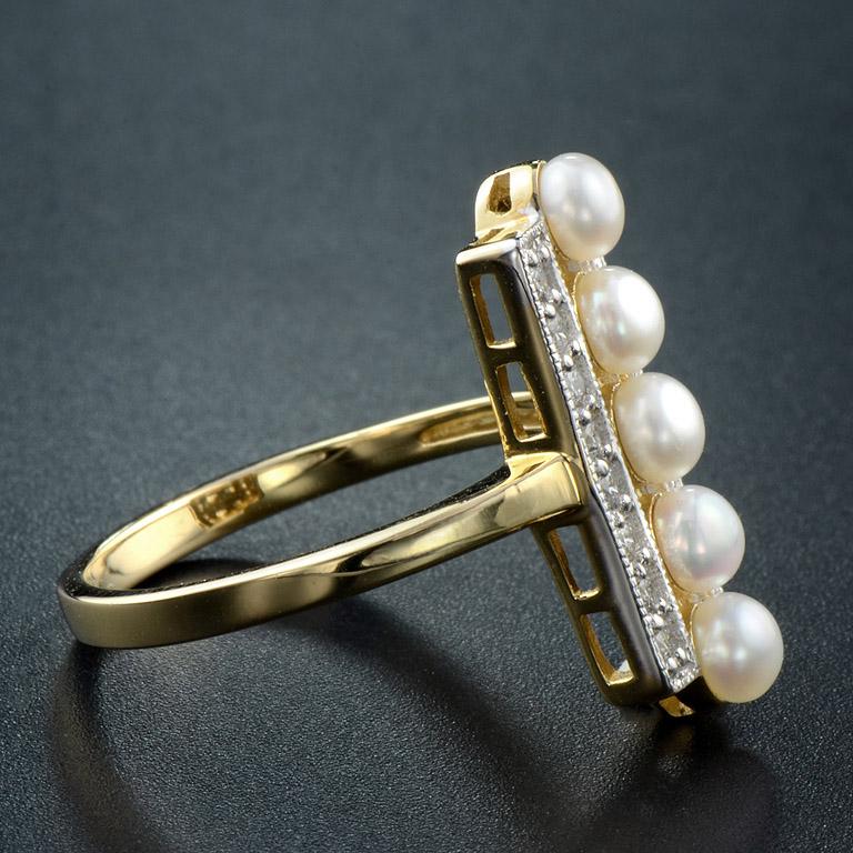 Five Fresh Water Pearl and Diamond Vintage Style Ring in 9K Yellow Gold In New Condition For Sale In Bangkok, TH