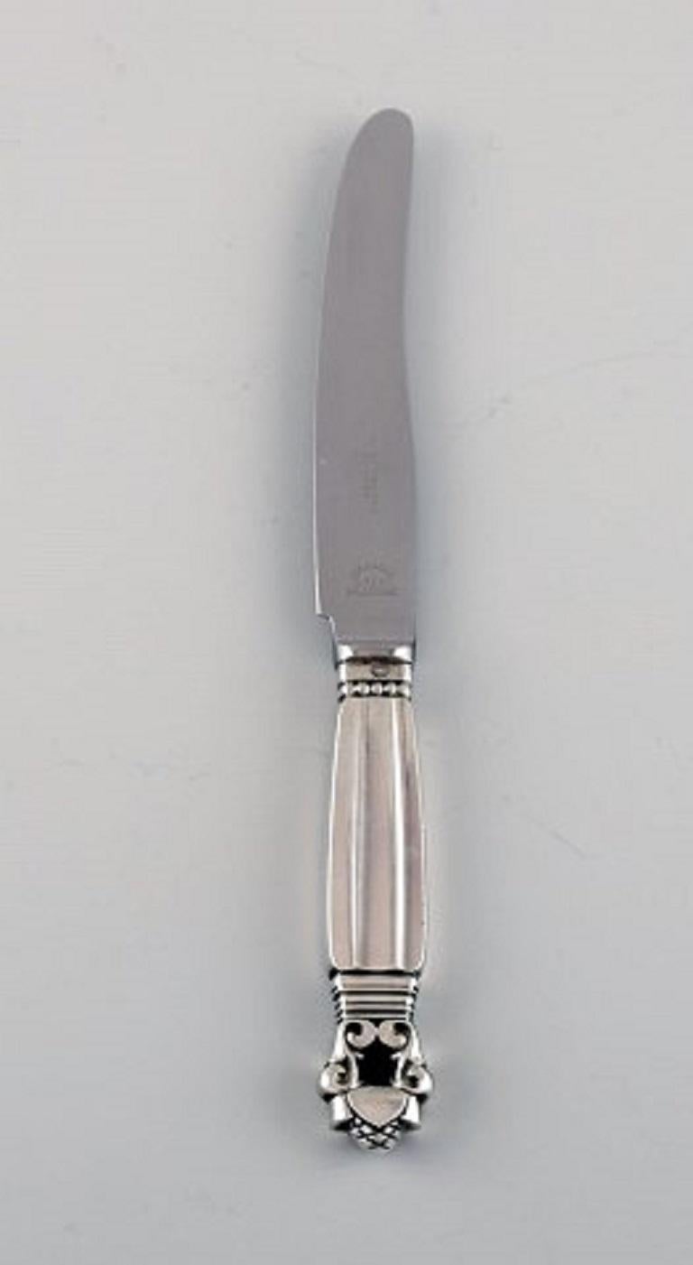 Five Georg Jensen Acorn fruit knives in sterling silver and stainless steel.
Measure: Length: 17 cm.
Stamped. Various stamps.
In excellent condition.
Our skilled Georg Jensen silver / jeweler can polish all silver and gold so that it appears as
