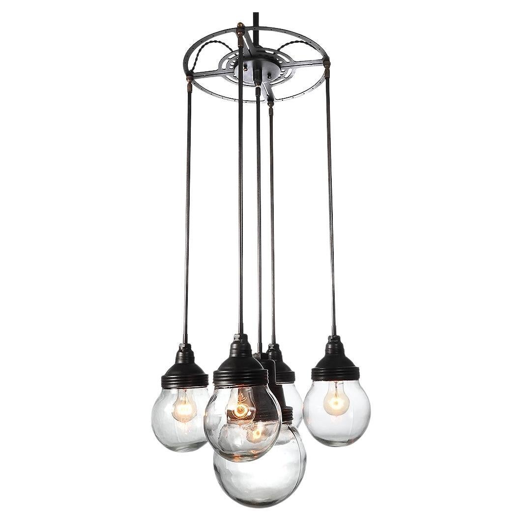 Lampadario Armory a cinque globi