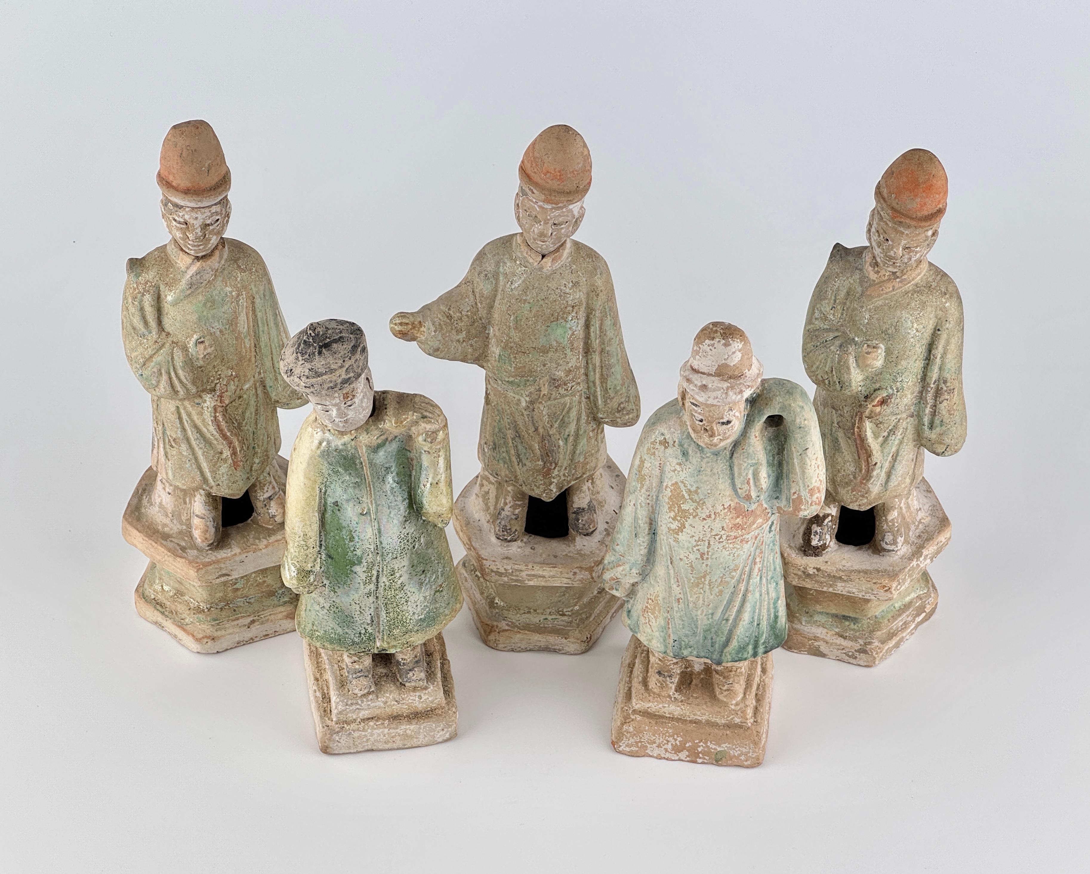 Five Green Glazed Pottery Attendant Figures, Ming Dynasty(1368-1644) For Sale 3