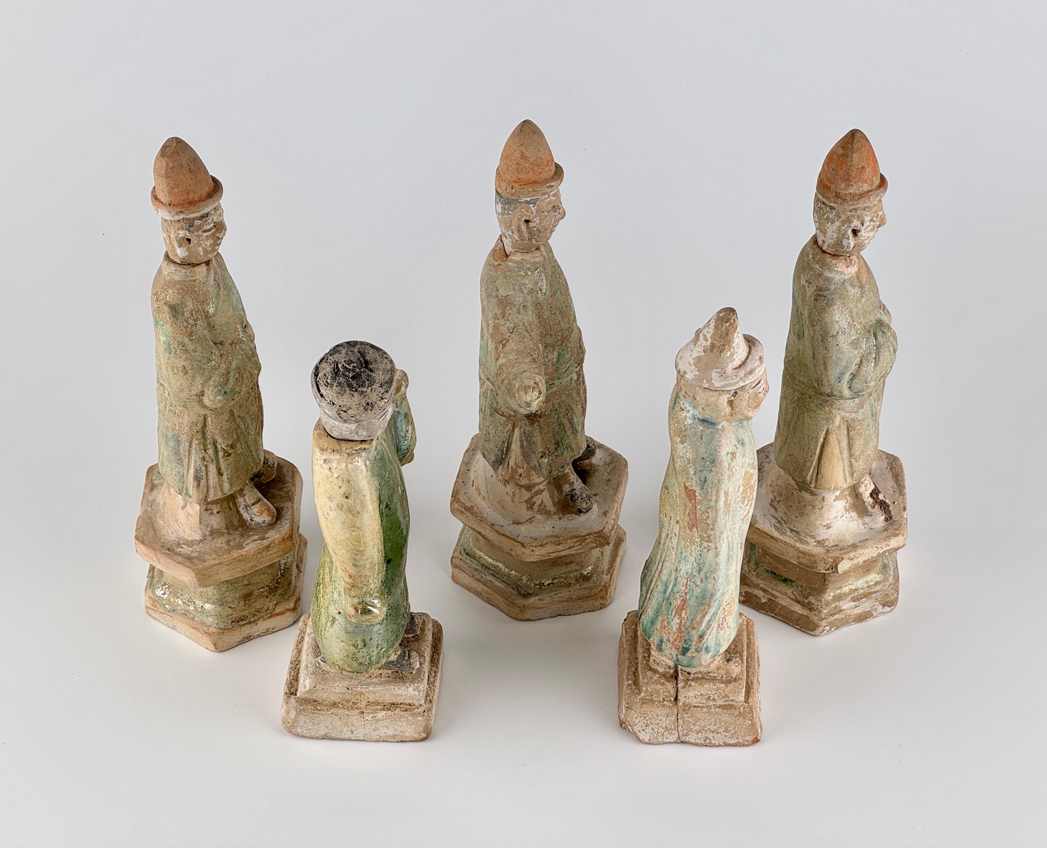 Five Green Glazed Pottery Attendant Figures, Ming Dynasty(1368-1644) For Sale 4
