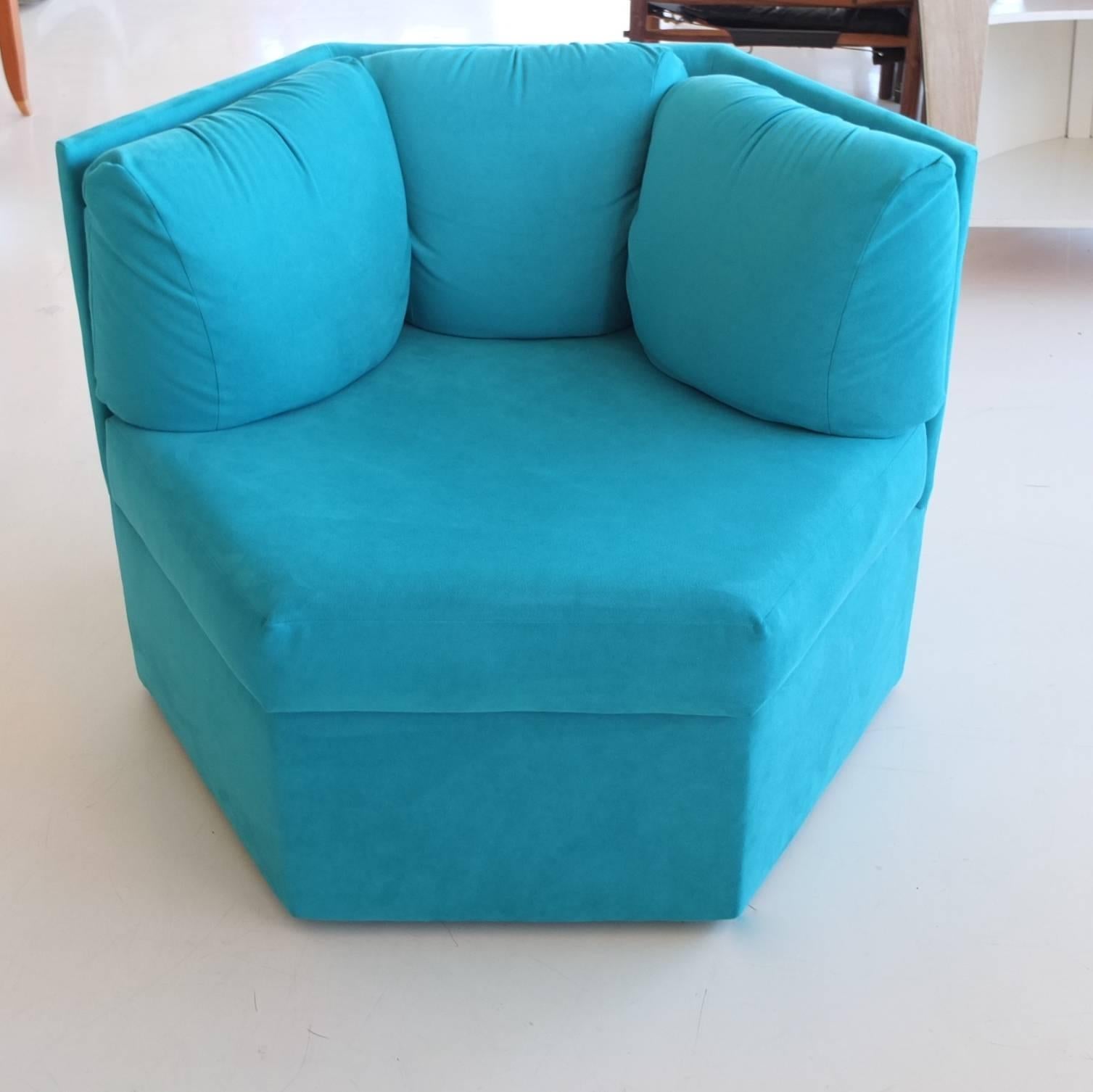 Pair of Milo Baughman for Thayer Coggin hexagonal swivel club chairs upholstered in turquoise ultra suede. Like brand new.

Attached triple back cushions and attached seat cushion.

Swivels 360 degrees.

Listed separately are three additional chairs