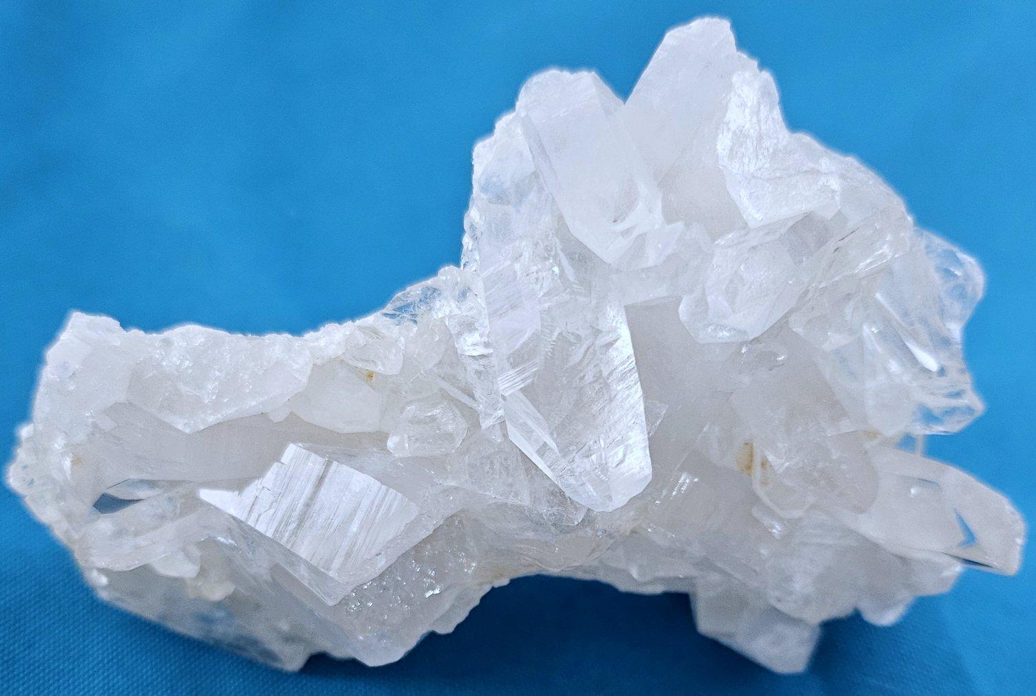 Specimen naturale a grappolo di cristallo da cinque pollici - Numero 5  VENDITA CONCLUSIVA In condizioni buone in vendita a Warrenton, OR