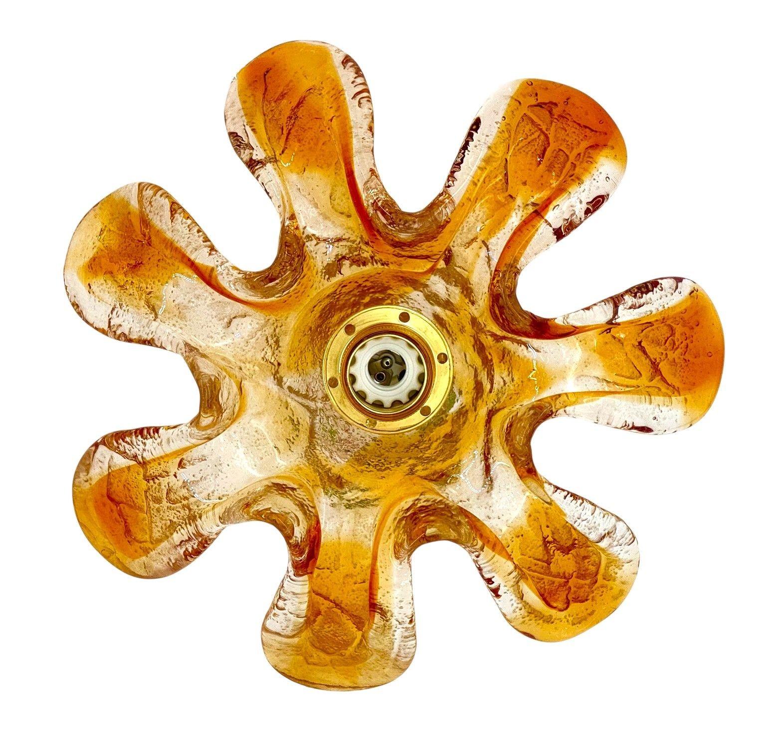 Ottone Cinque focaccine da parete in vetro di Murano degli anni '70 di Mazzega Murano in vendita