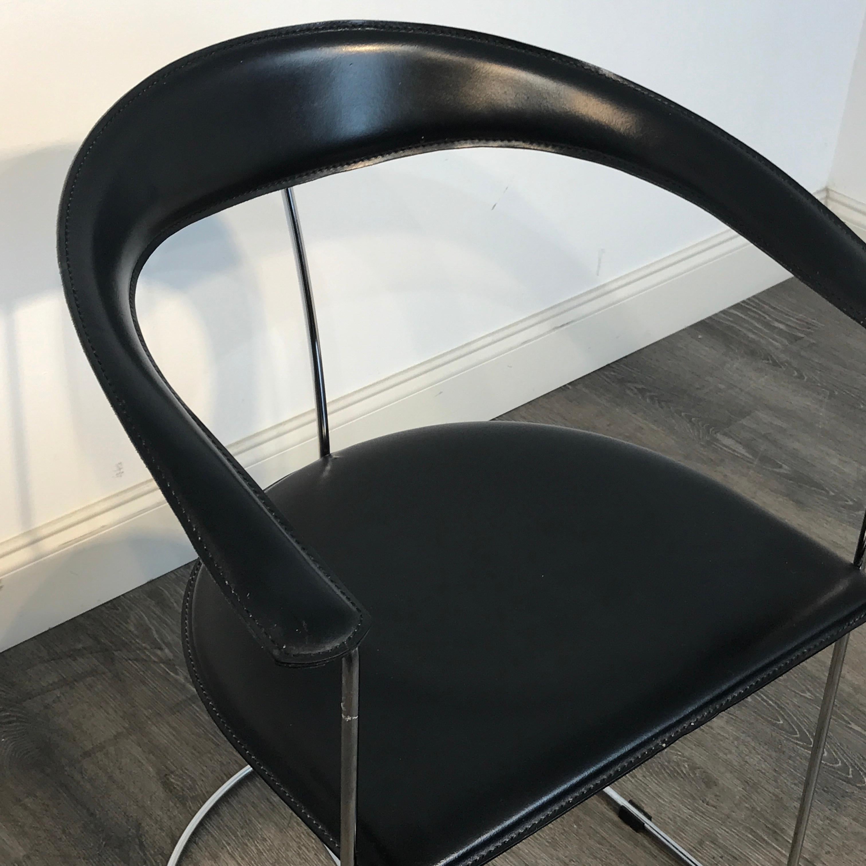 Cinq fauteuils luge italiens en chrome et cuir noir, faits à la main par Frag 8