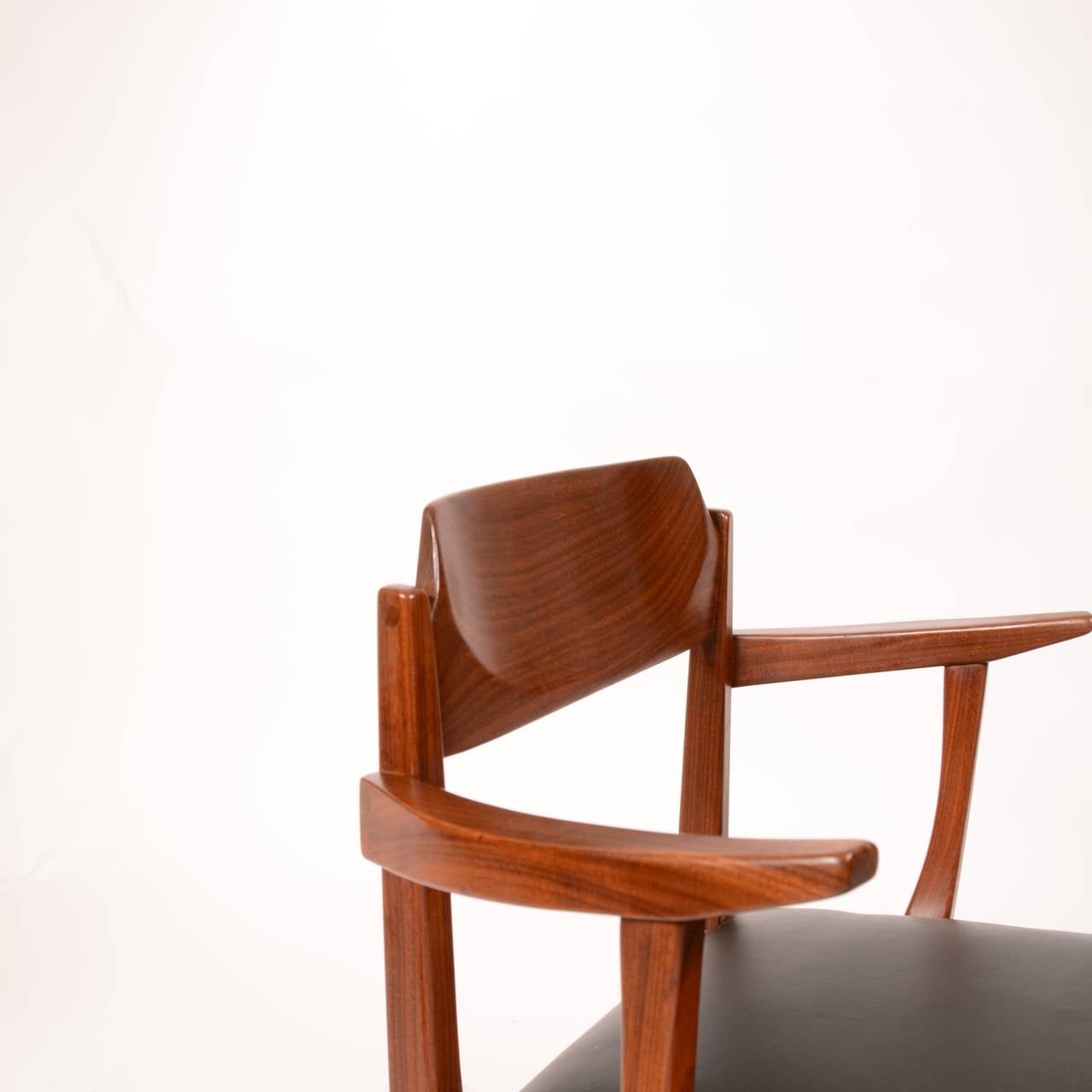 Imitation cuir Cinq chaises de salle à manger Jan Kuypers pour Imperial Midcentury en noyer en vente