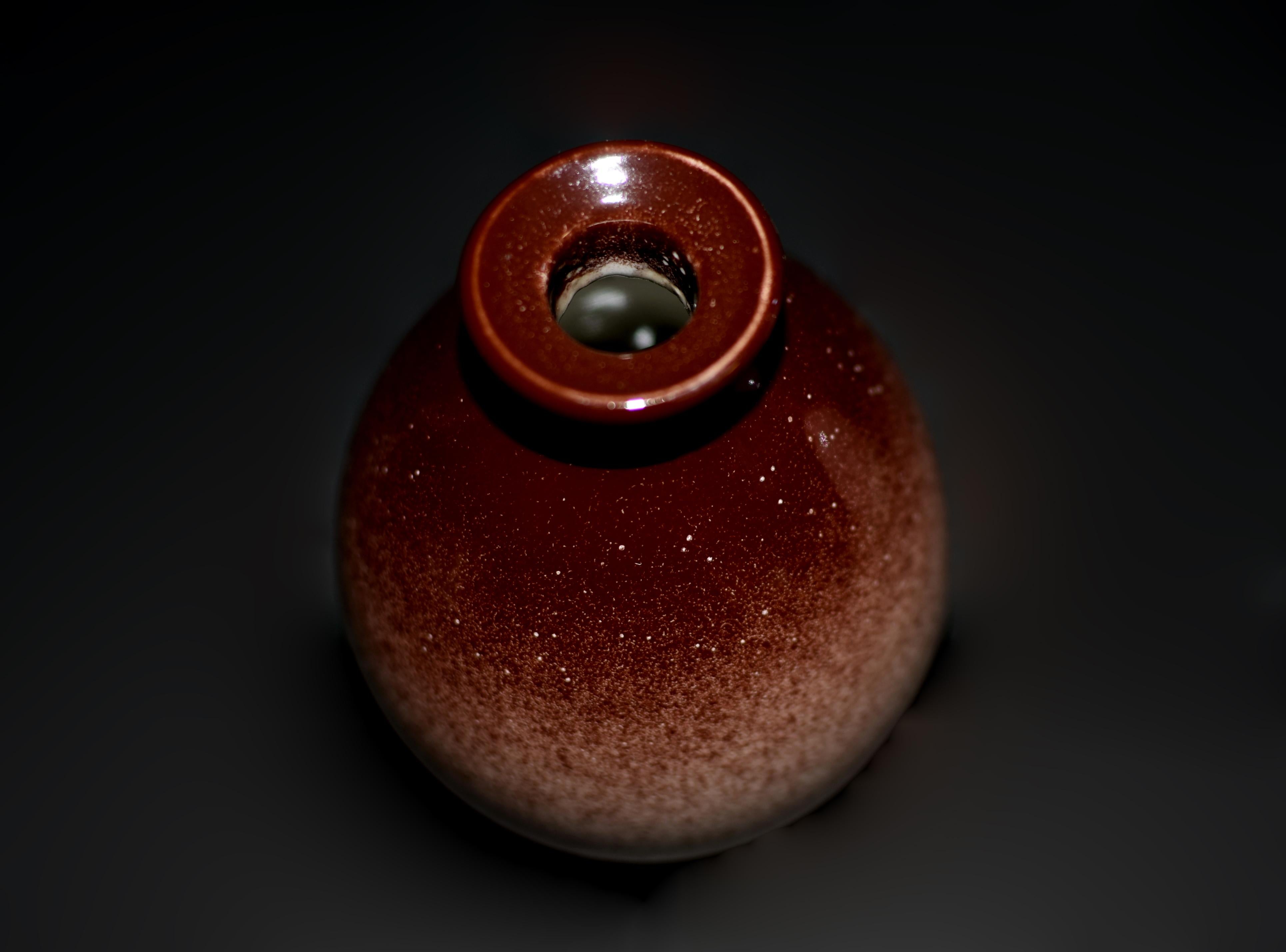 Cinque bottiglie di vino in ceramica giapponese Jian Vases Red Gradient in vendita 8