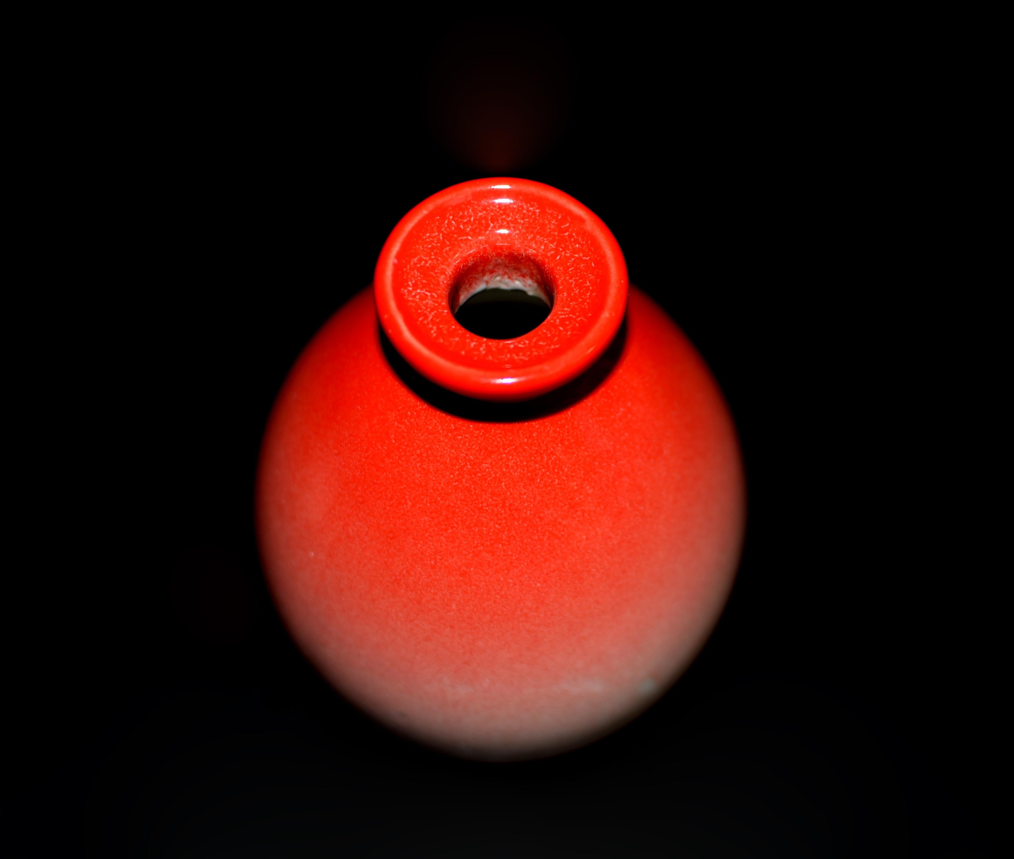 XXI secolo e contemporaneo Cinque bottiglie di vino in ceramica giapponese Jian Vases Red Gradient in vendita